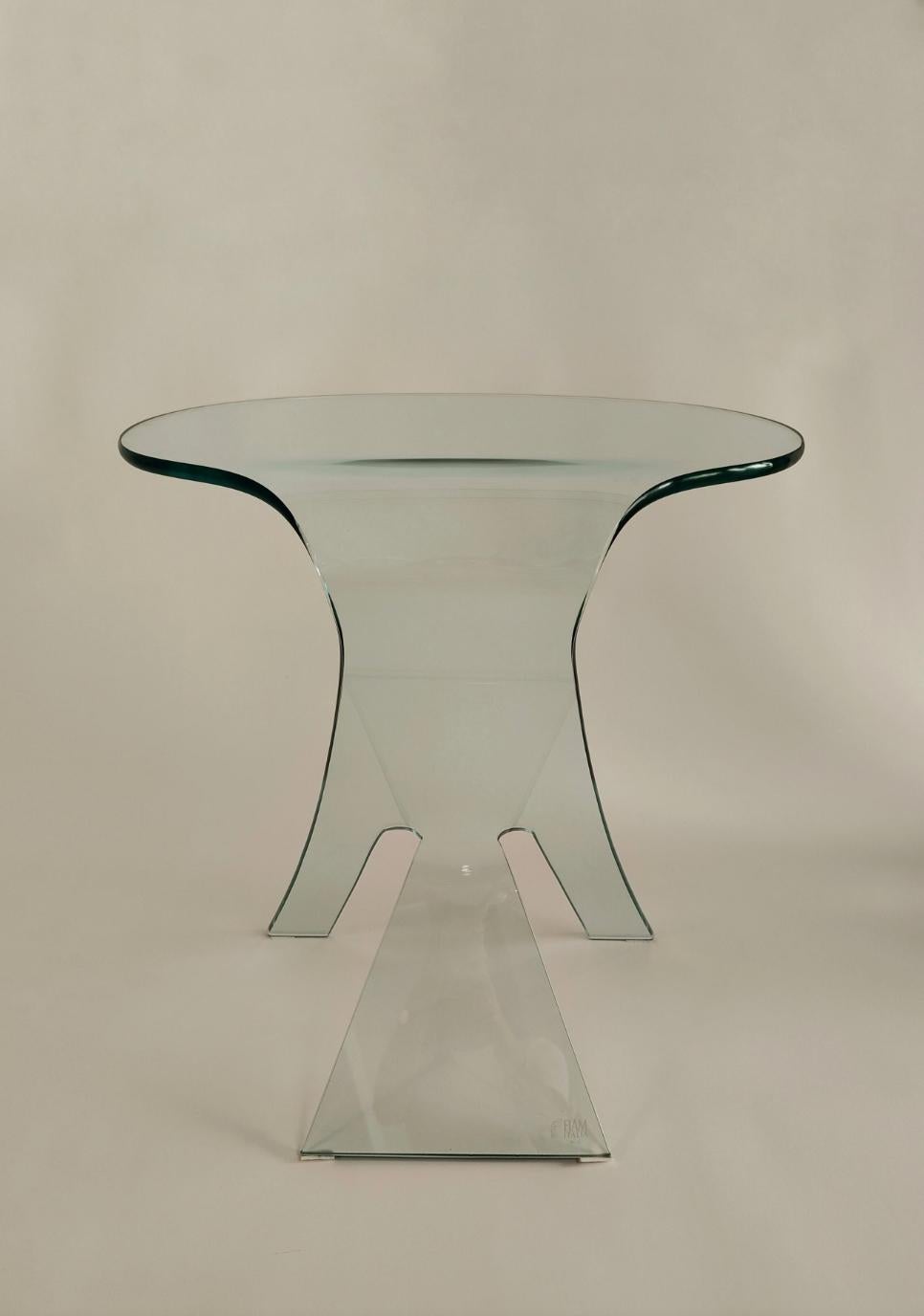 Grillo coffee table in curved glass designed by Vittorio Livi for FIAM Italia in c. 1980s. A single sheet of curved glass measuring 62x53x39 cm and 12 mm thick. Modern design characterized by sleek and soft lines.
Vittorio Livi  in 1973 he founded