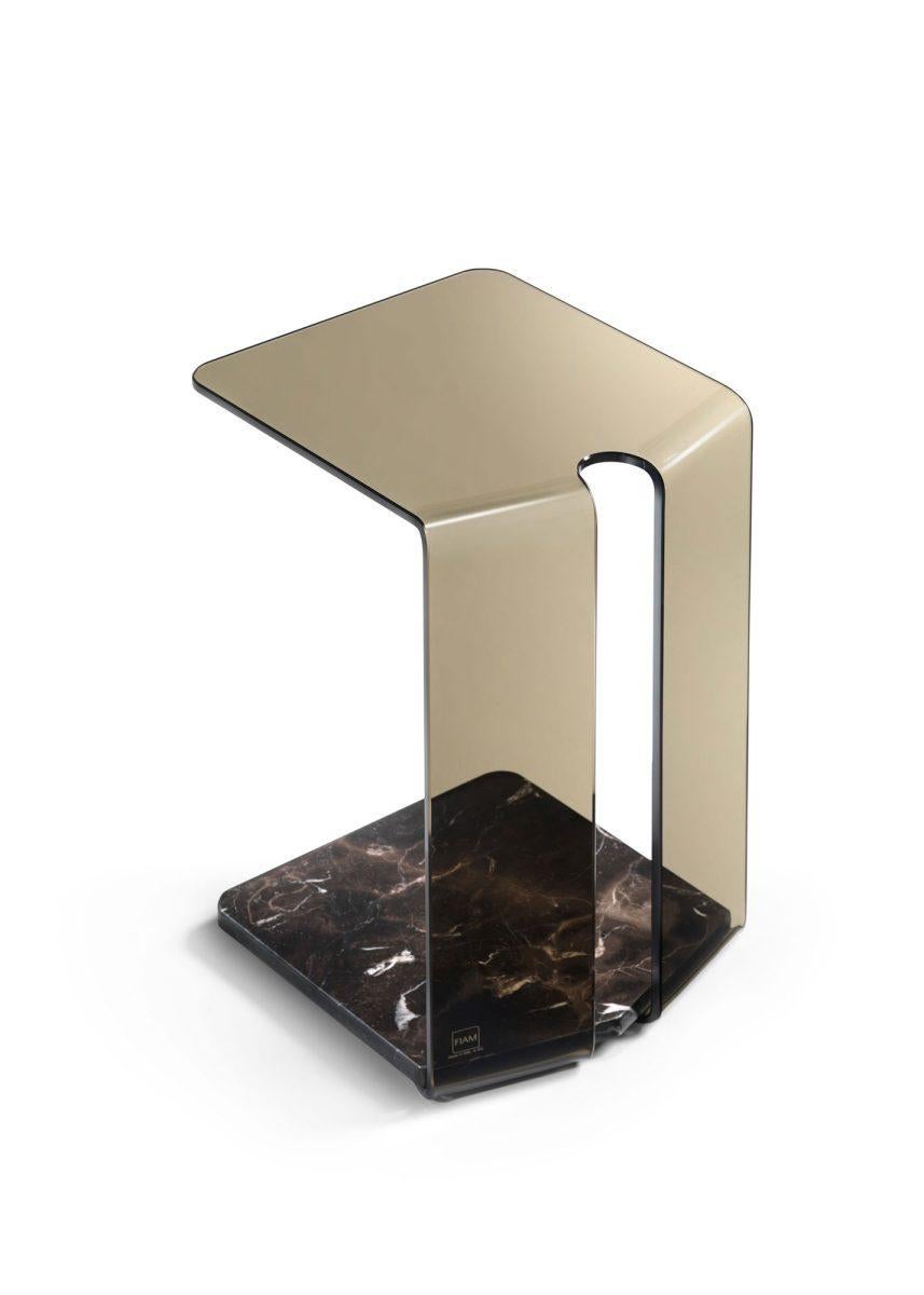 FIAM Italia York Beistelltisch aus Glas und Marmor von Yonoh Studio (21. Jahrhundert und zeitgenössisch) im Angebot