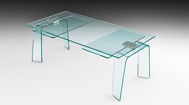 Extendible table with 15 mm top in tempered glass, independent extensions in 12 mm tempered glass, 52 cm long each. Detachable legs in 19 mm curved glass and mechanism in brushed metal, polished aluminum finish or champagne finish. Stainless steel