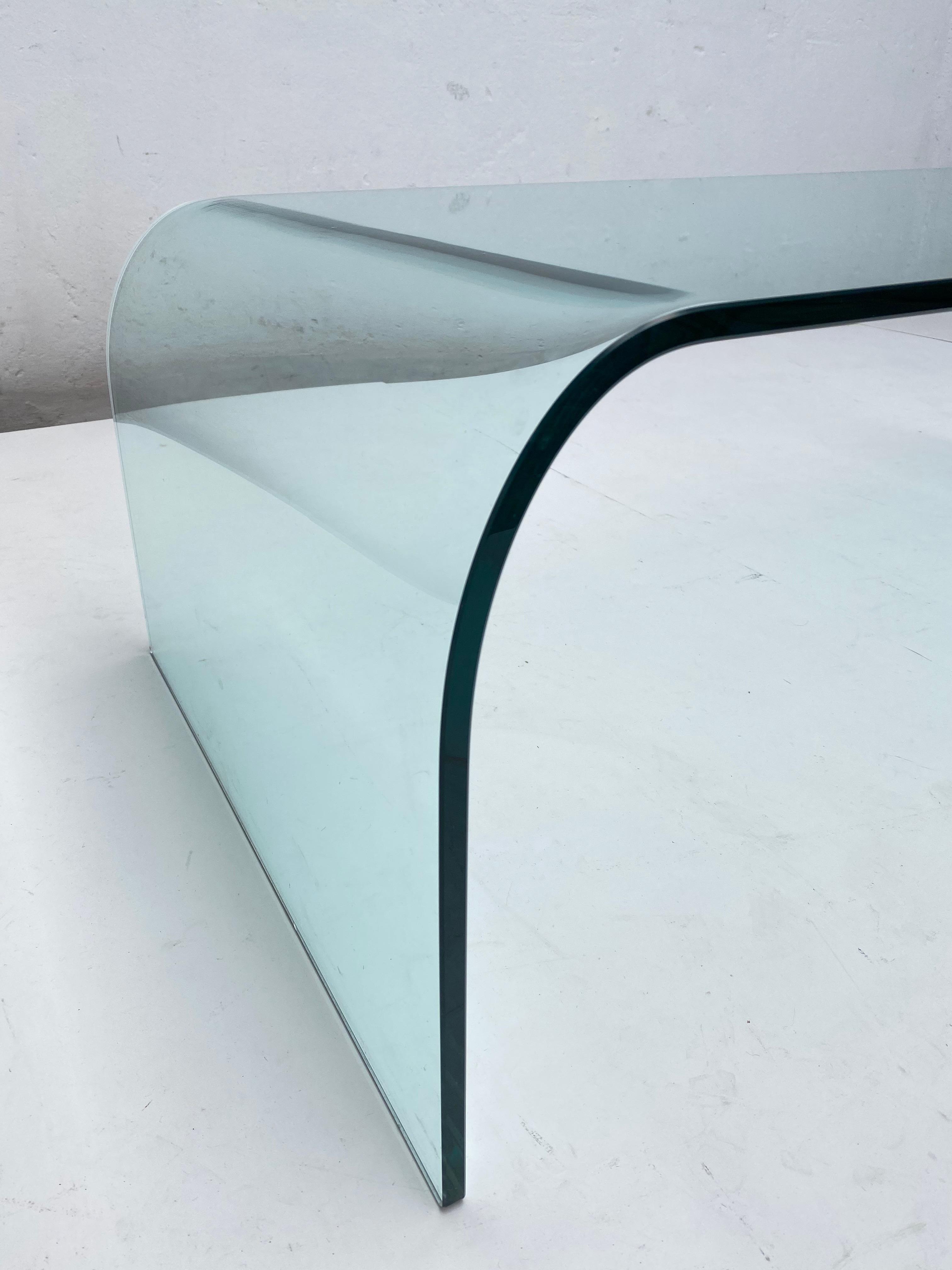 Post-Modern Fiam Ponte 0120 Coffee Table in Thick Curved Glass, by Angelo Cortesi Italy 1980