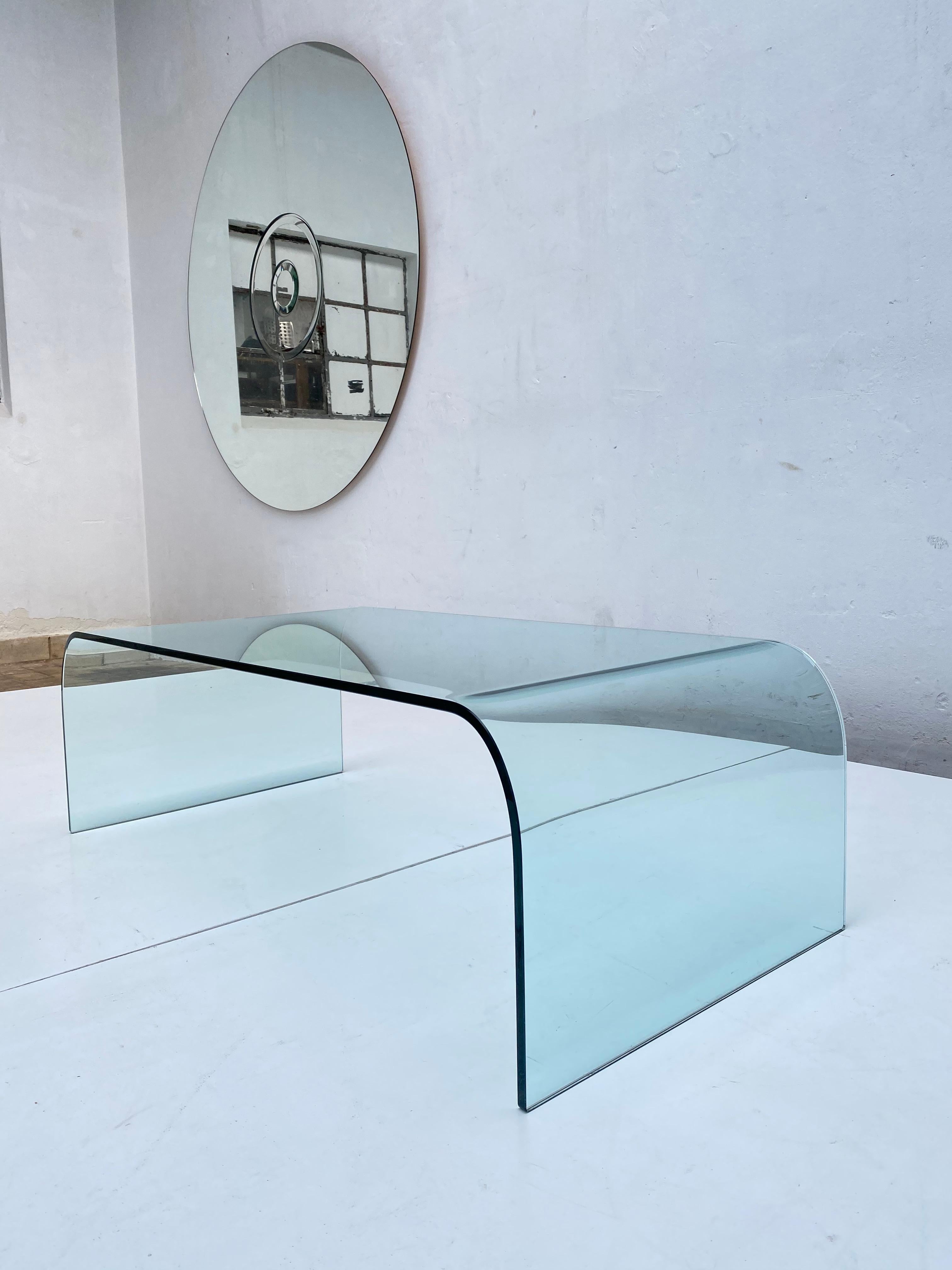 Italian Fiam Ponte 0120 Coffee Table in Thick Curved Glass, by Angelo Cortesi Italy 1980