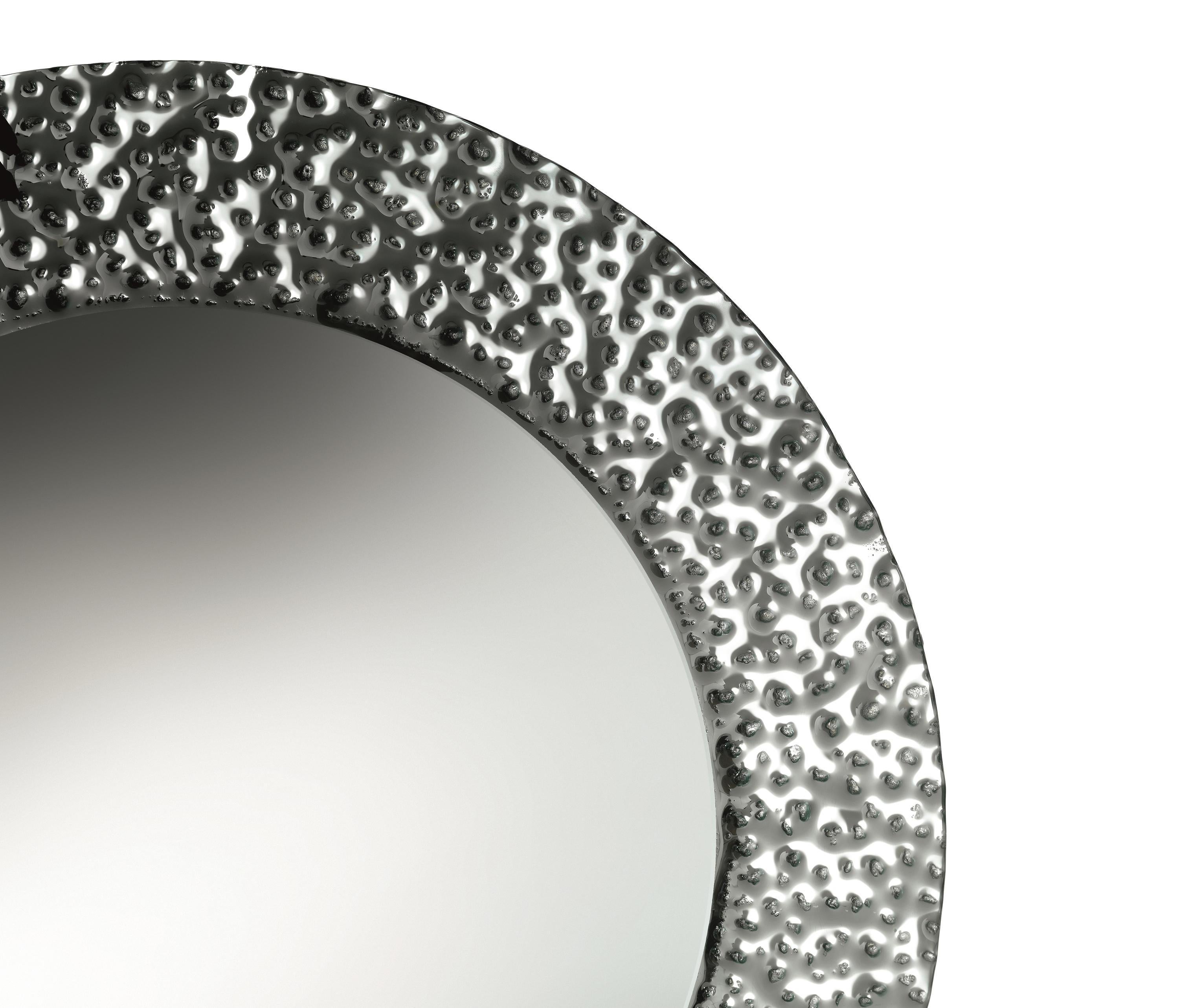 Collection of mirrors in 8 mm-thick high-temperature melted glass, with back-silvered. Artistic relief ornamentation. Flat mirror 5 mm-thick, painted metal rear frame. Horizontal or vertical hanging.
