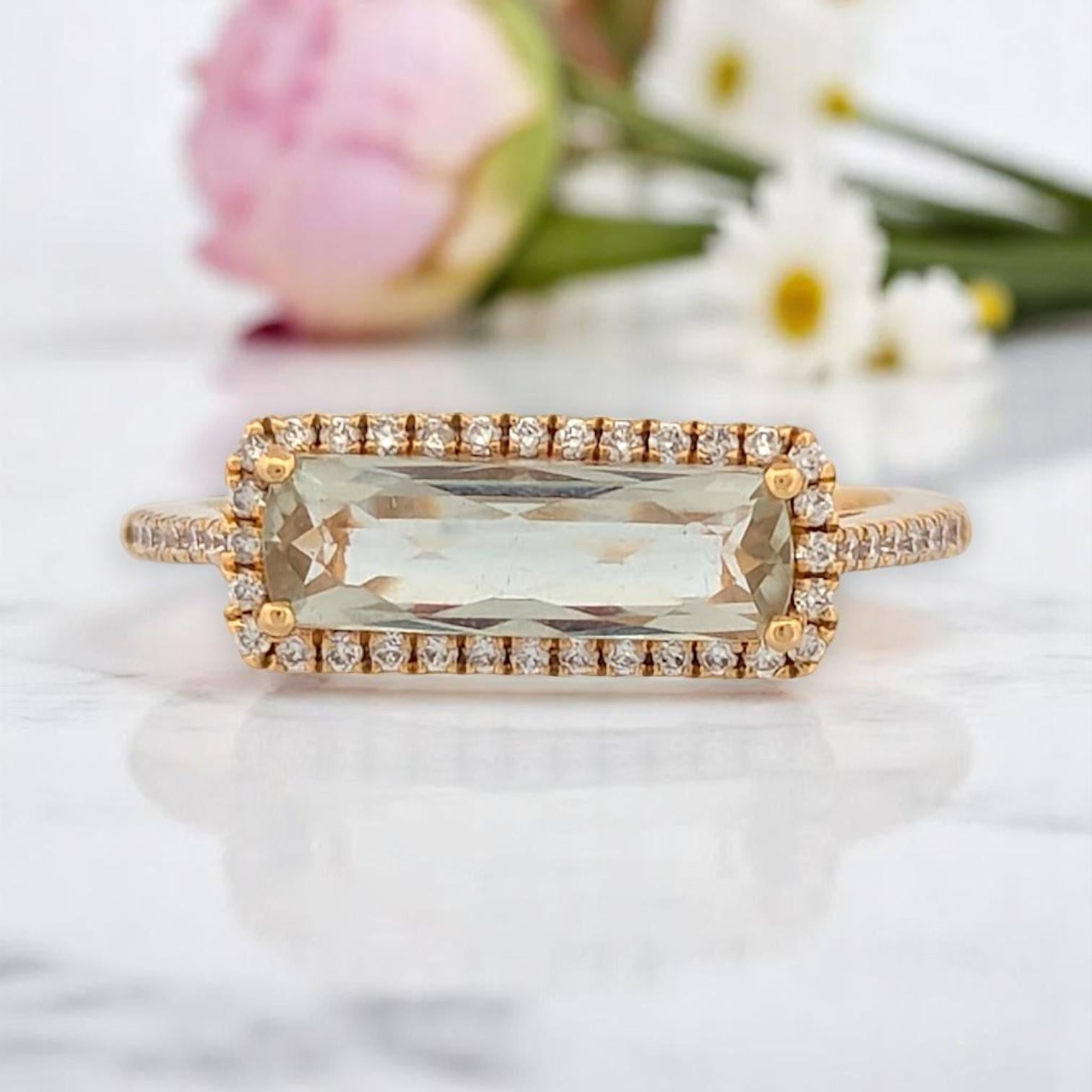 La bague Fiammetta est un mélange gracieux d'élégance moderne et de beauté sereine. Fabriqué à la main en or jaune 18 carats, ce modèle raffiné est orné d'une lumineuse améthyste naturelle vert menthe de 1,26 carat, délicatement rehaussée de 0,21