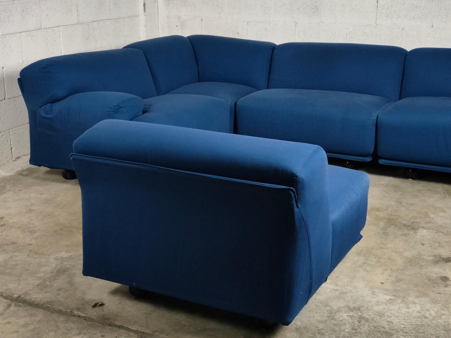 Fabric Fiandra modular sofa by Vico Magistretti for Cassina 70s For Sale