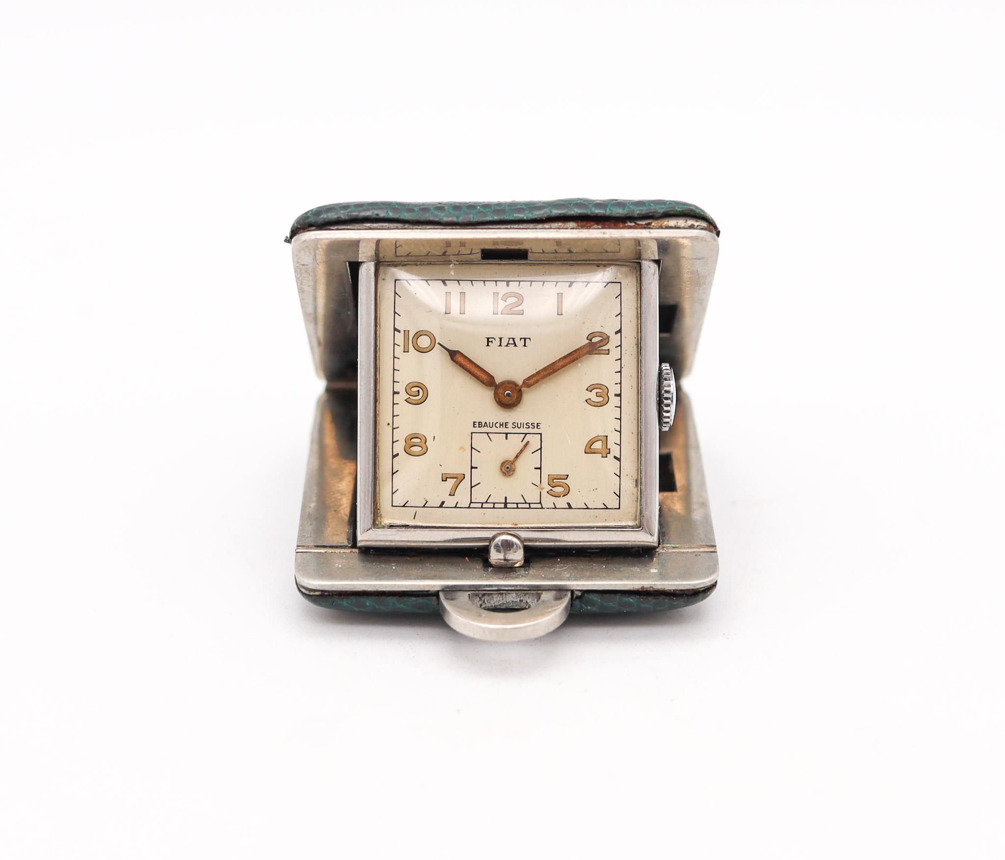 Fait main Pendule de voyage suisse Fiat Watch Co. 1950 en argent nickelé et cuir vert en vente