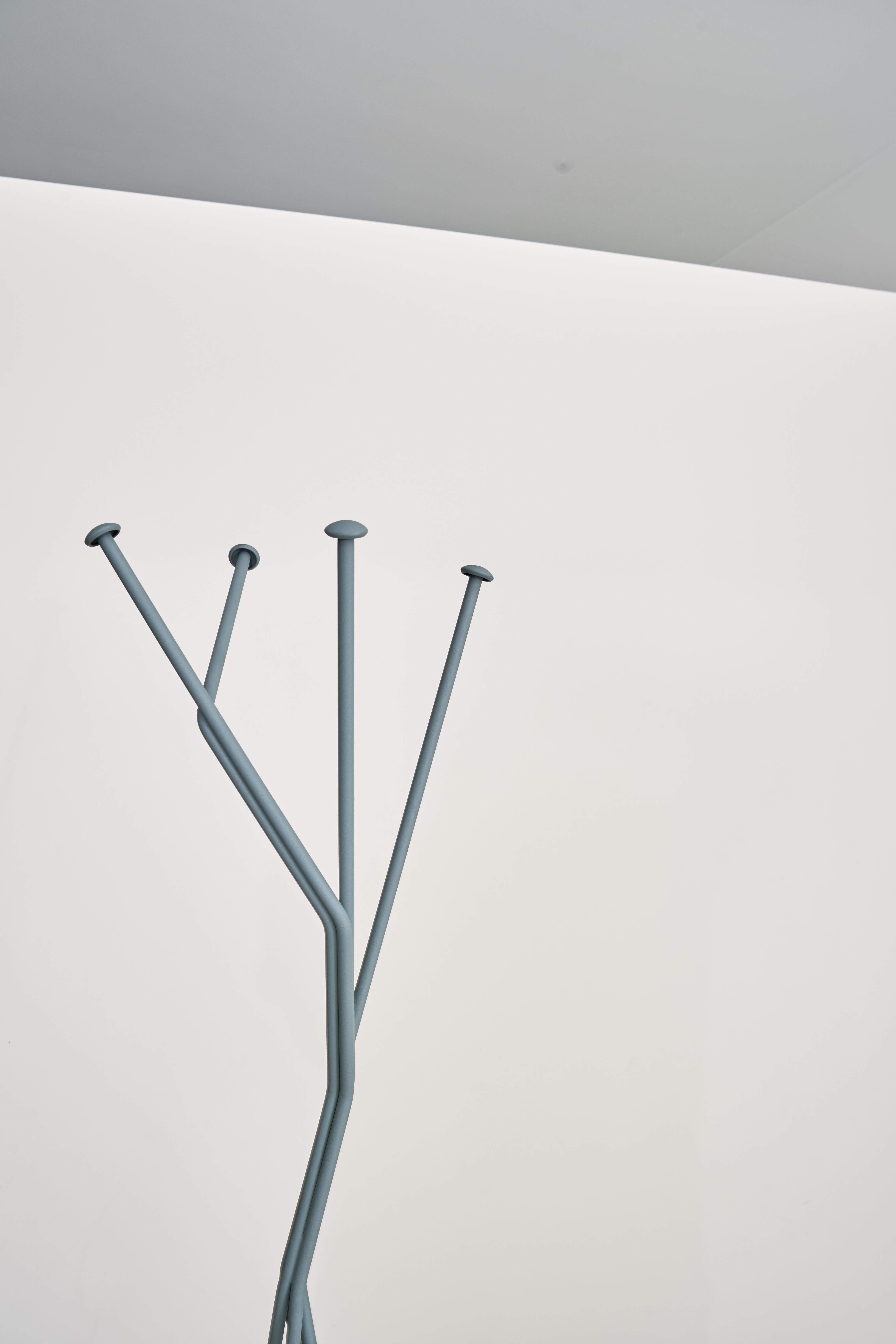 Fib hanger by LapiegaWD
Designed by Enrico Girotti
Materials: Powder coated metal.
Dimensions: D 60 x H 175 cm.
Available in other finishes.

FIB is the creation in space of a geometric path that connects the points generated by the circle,