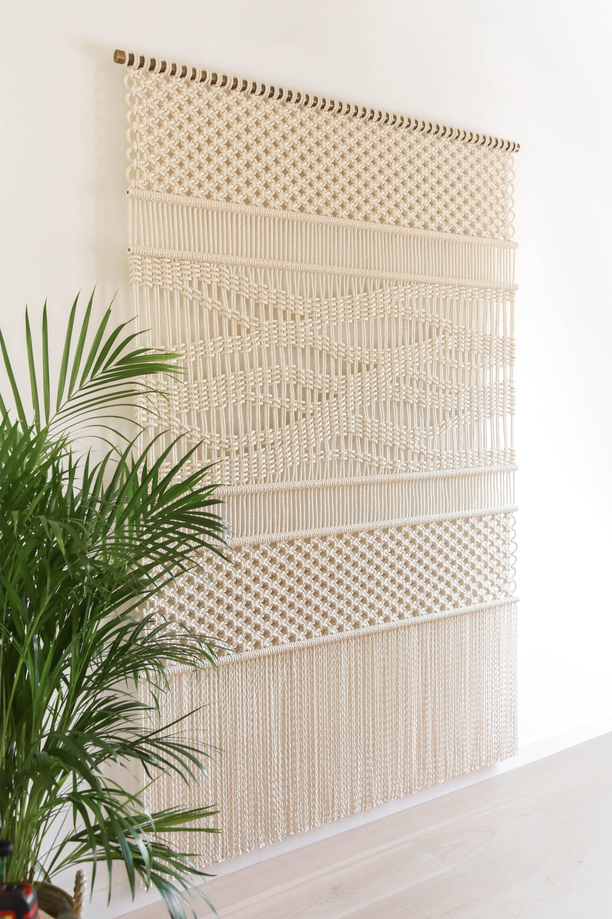 Wandteppich aus Faserkunst, Macrame-Wandteppich, PATH OF LIFE von TAMAR SAMPLONIUS (Moderne) im Angebot