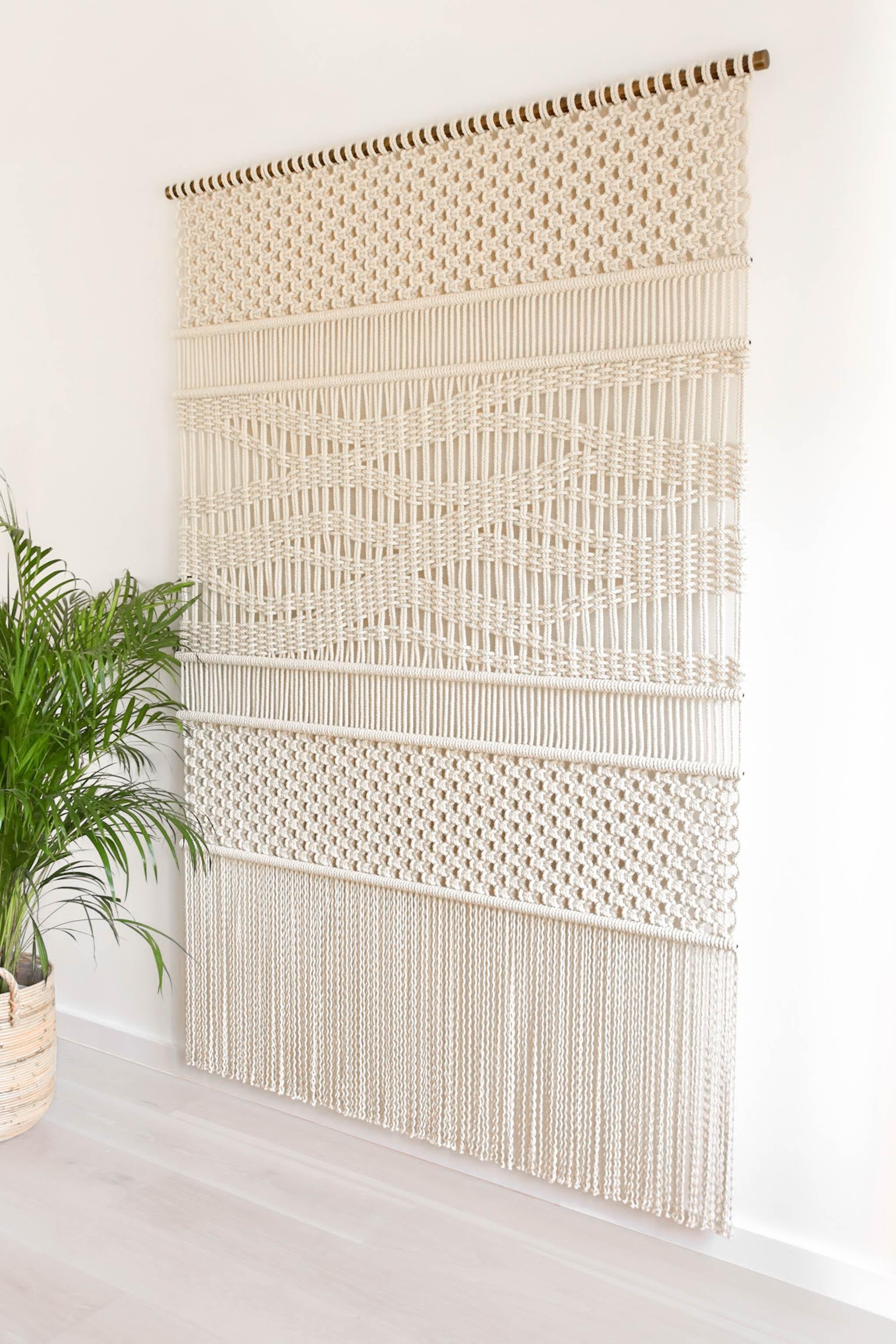 Wandteppich aus Faserkunst, Macrame-Wandteppich, PATH OF LIFE von TAMAR SAMPLONIUS (Niederländisch) im Angebot