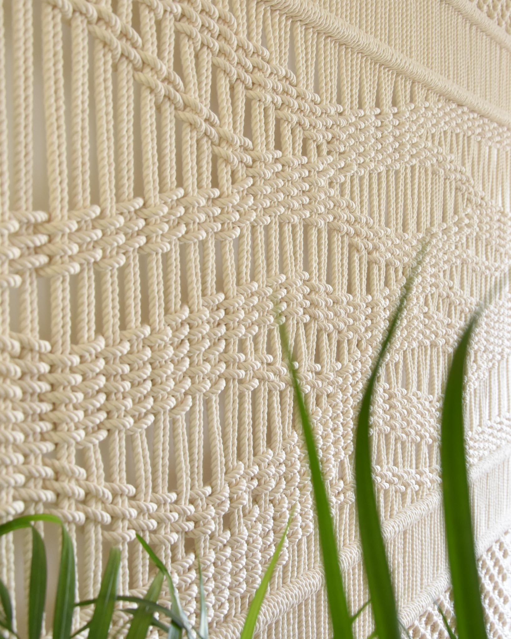 Wandteppich aus Faserkunst, Macrame-Wandteppich, PATH OF LIFE von TAMAR SAMPLONIUS im Zustand „Neu“ im Angebot in WARMENHUIZEN, NL