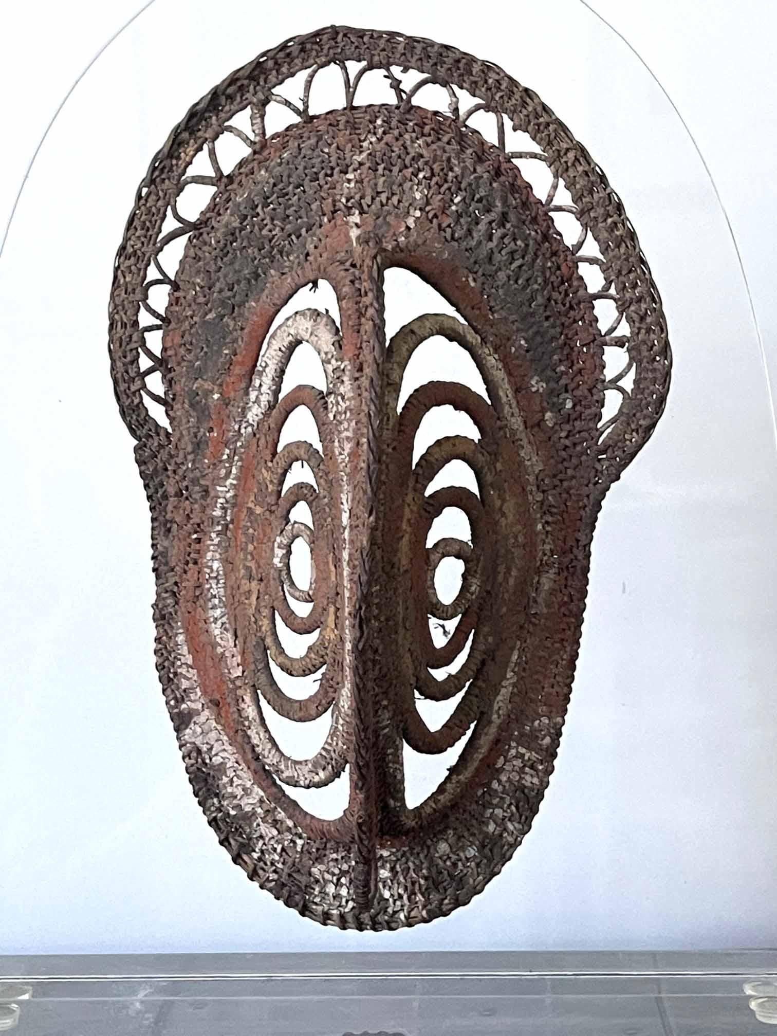 Máscara de fibra policromada Ancestro Yam Papúa Nueva Guinea Tejido en venta