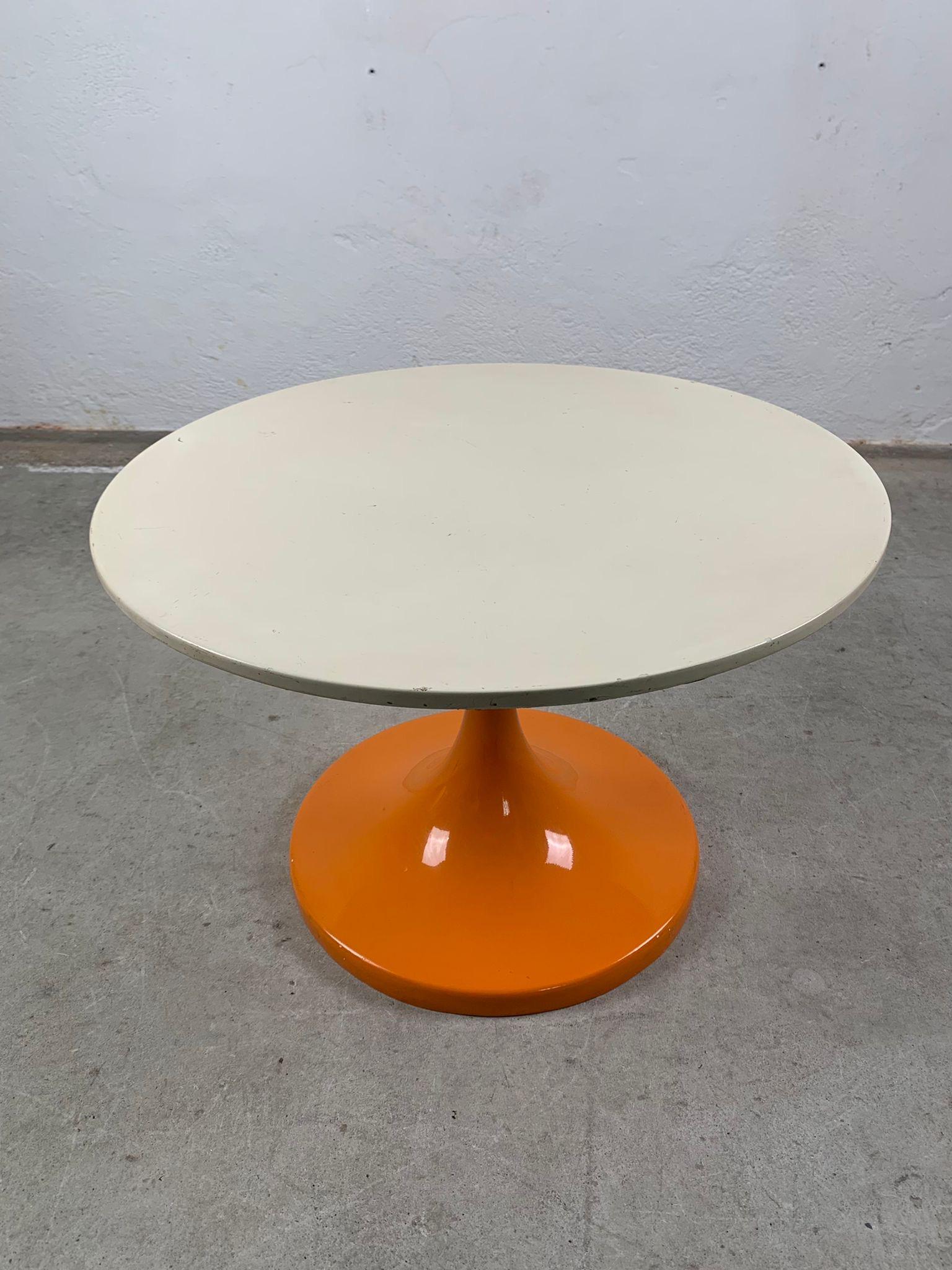 Couchtisch aus Glasfaser und Kunststoff, Raumzeitaltersstil, 1970er-Jahre (Space Age) im Angebot