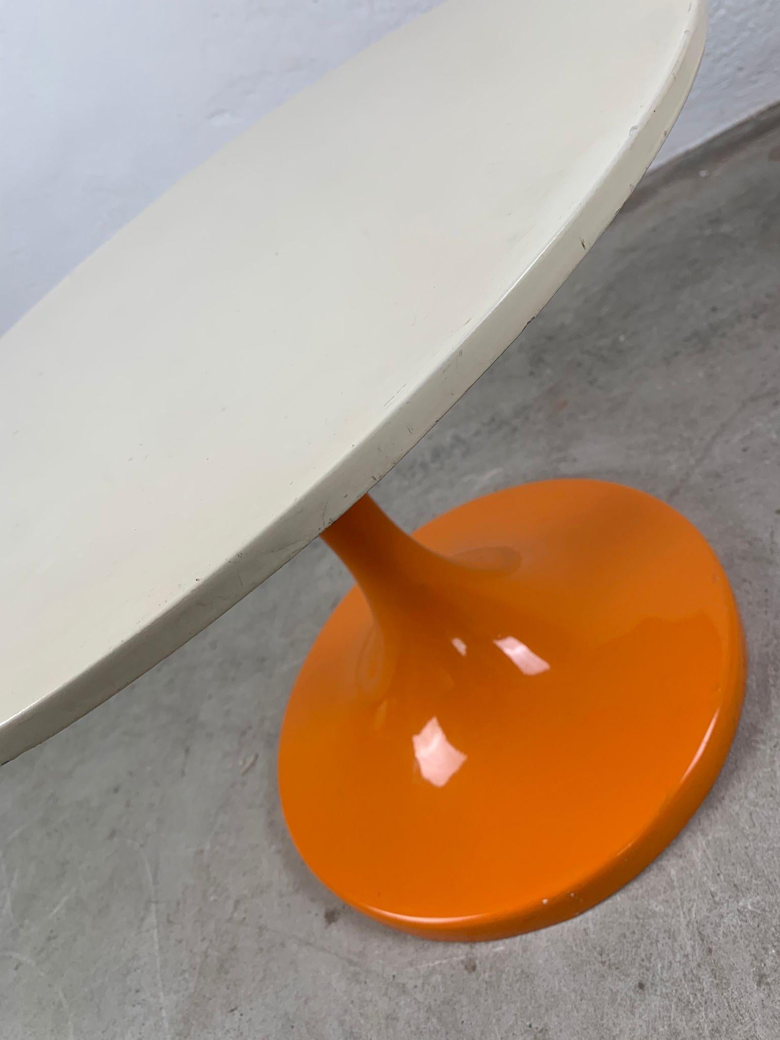 Couchtisch aus Glasfaser und Kunststoff, Raumzeitaltersstil, 1970er-Jahre im Zustand „Gut“ im Angebot in Milano, IT