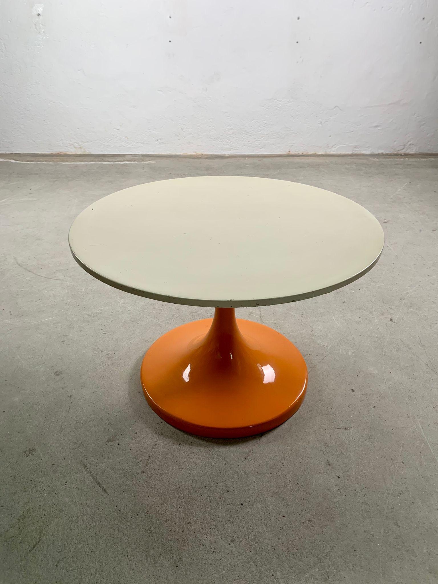 Couchtisch aus Glasfaser und Kunststoff, Raumzeitaltersstil, 1970er-Jahre im Angebot 1