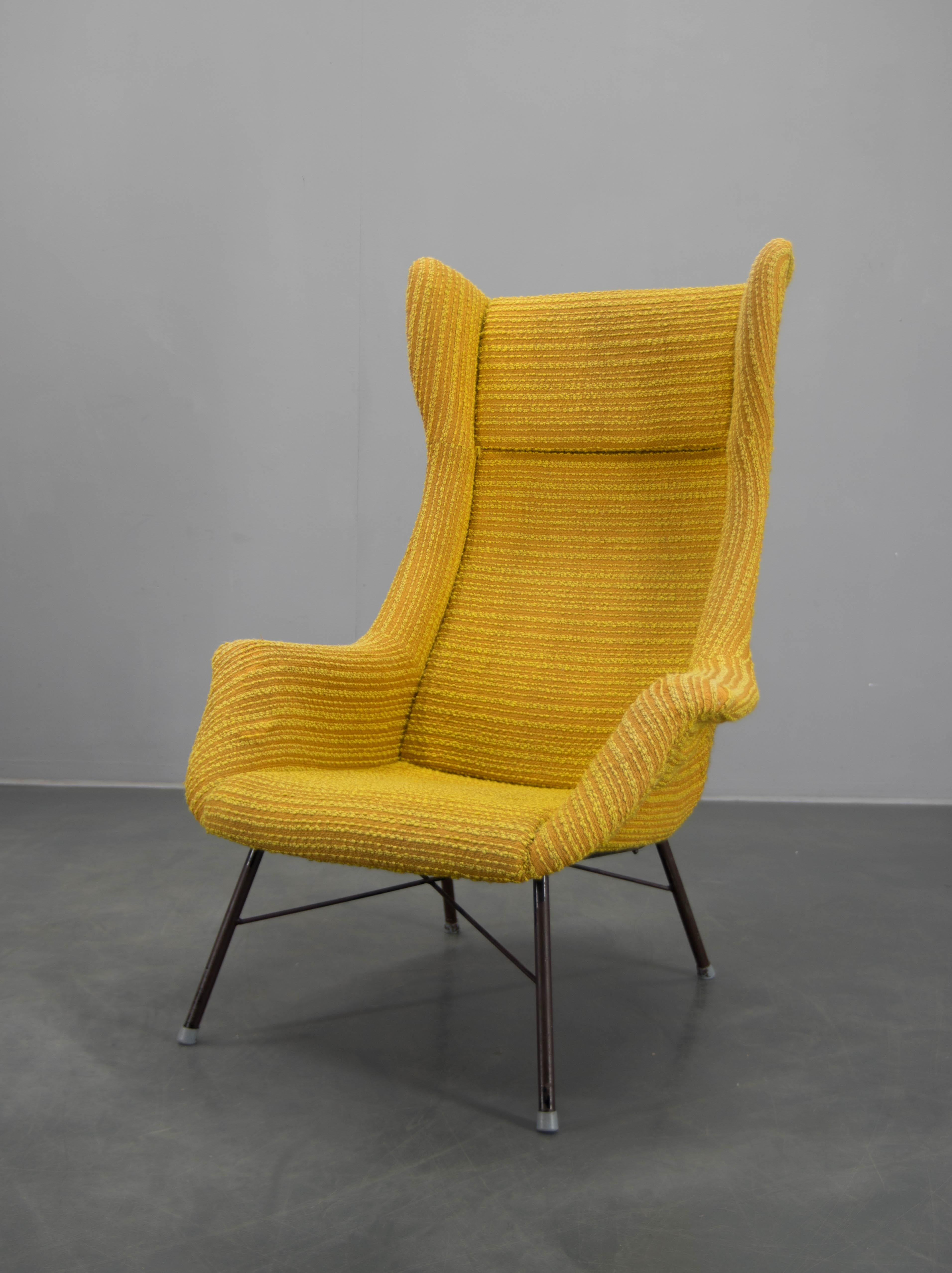 Sillón de fibra de vidrio de Miroslav Navratil, Checoslovaquia, años 60 Moderno de mediados de siglo en venta