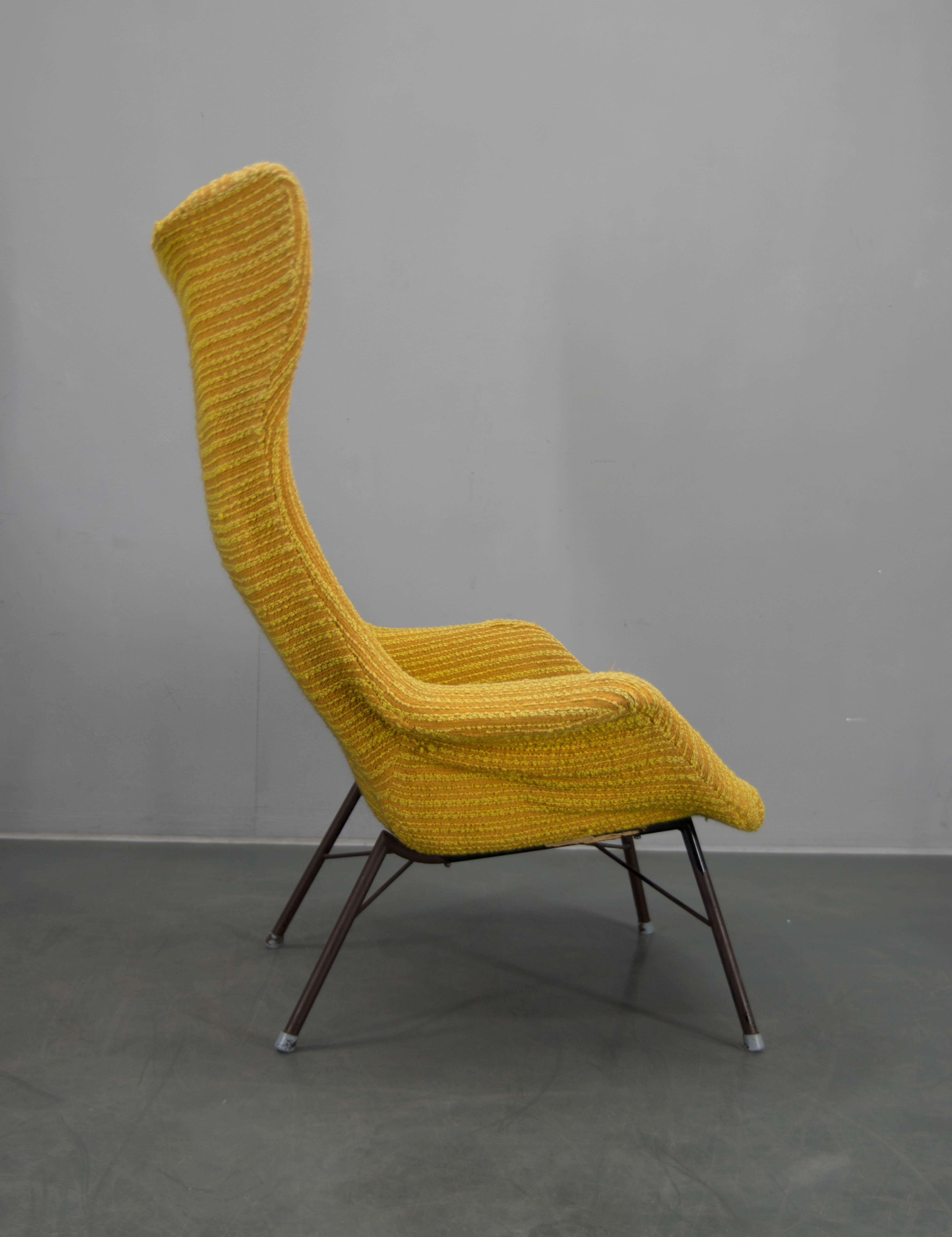Sillón de fibra de vidrio de Miroslav Navratil, Checoslovaquia, años 60 Tela en venta