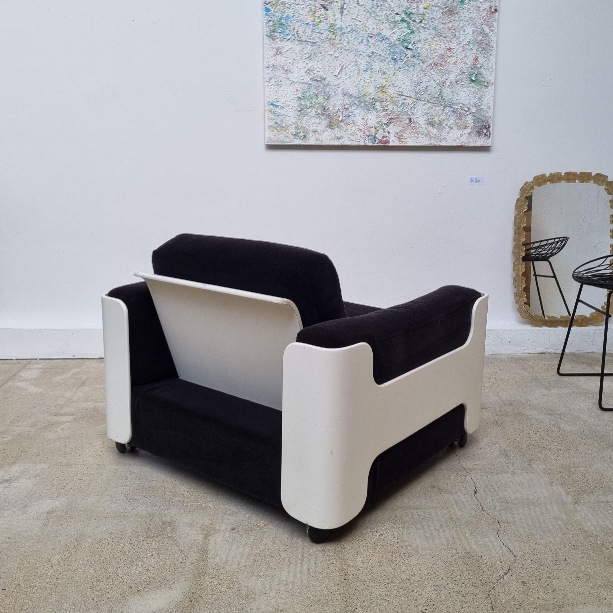 Fiberglass Black Velvet Lounge Chair, Italy, 1970s In Good Condition For Sale In Hilversum, NL