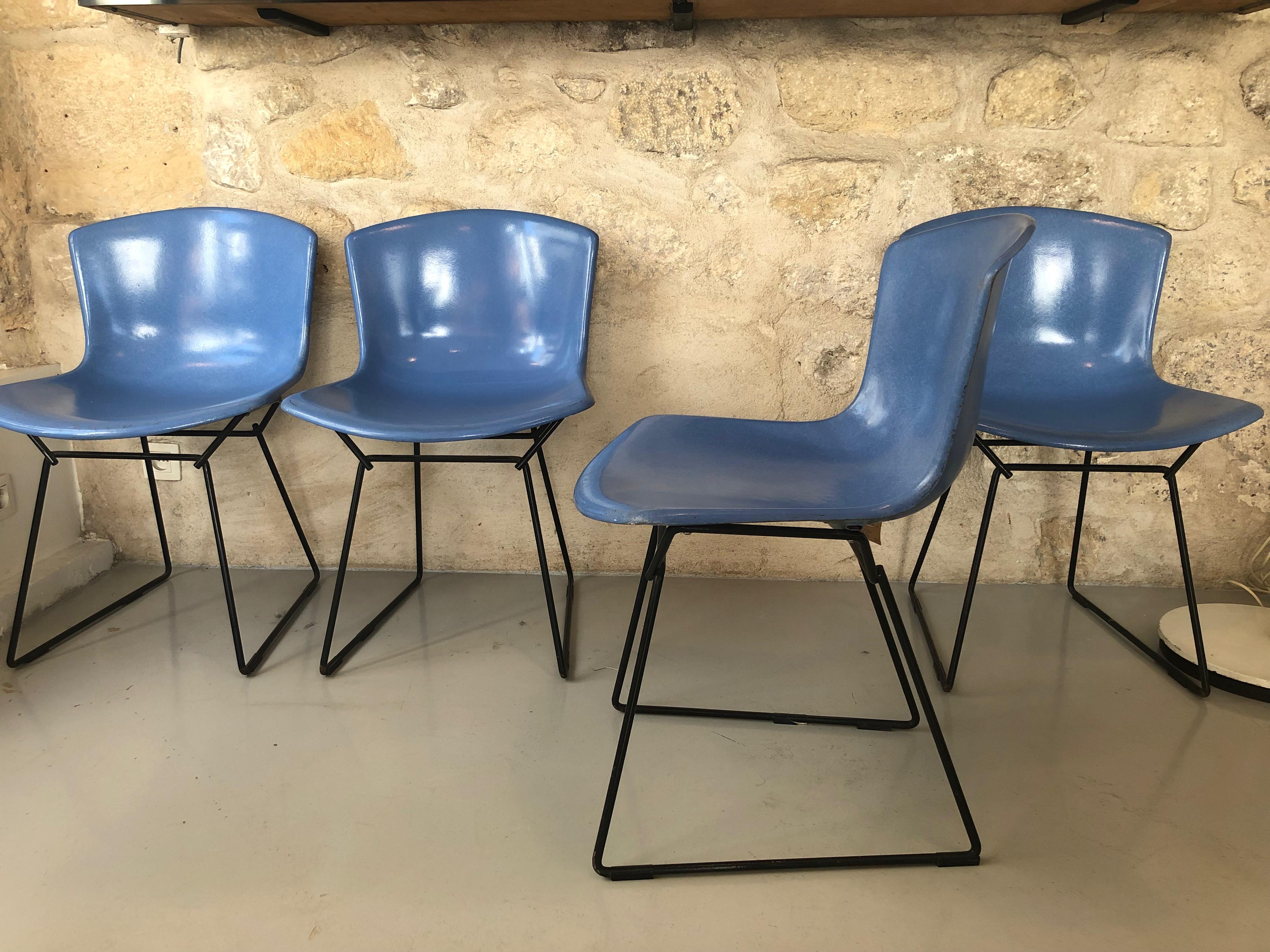 Set of 4 molded shell side chairs by Harry Bertoia, fiberglass, Knoll edition, circa 1960s.
Seat color is a sky blue, made of a fiberglass and plastic.
Tag Knoll under the chairs.