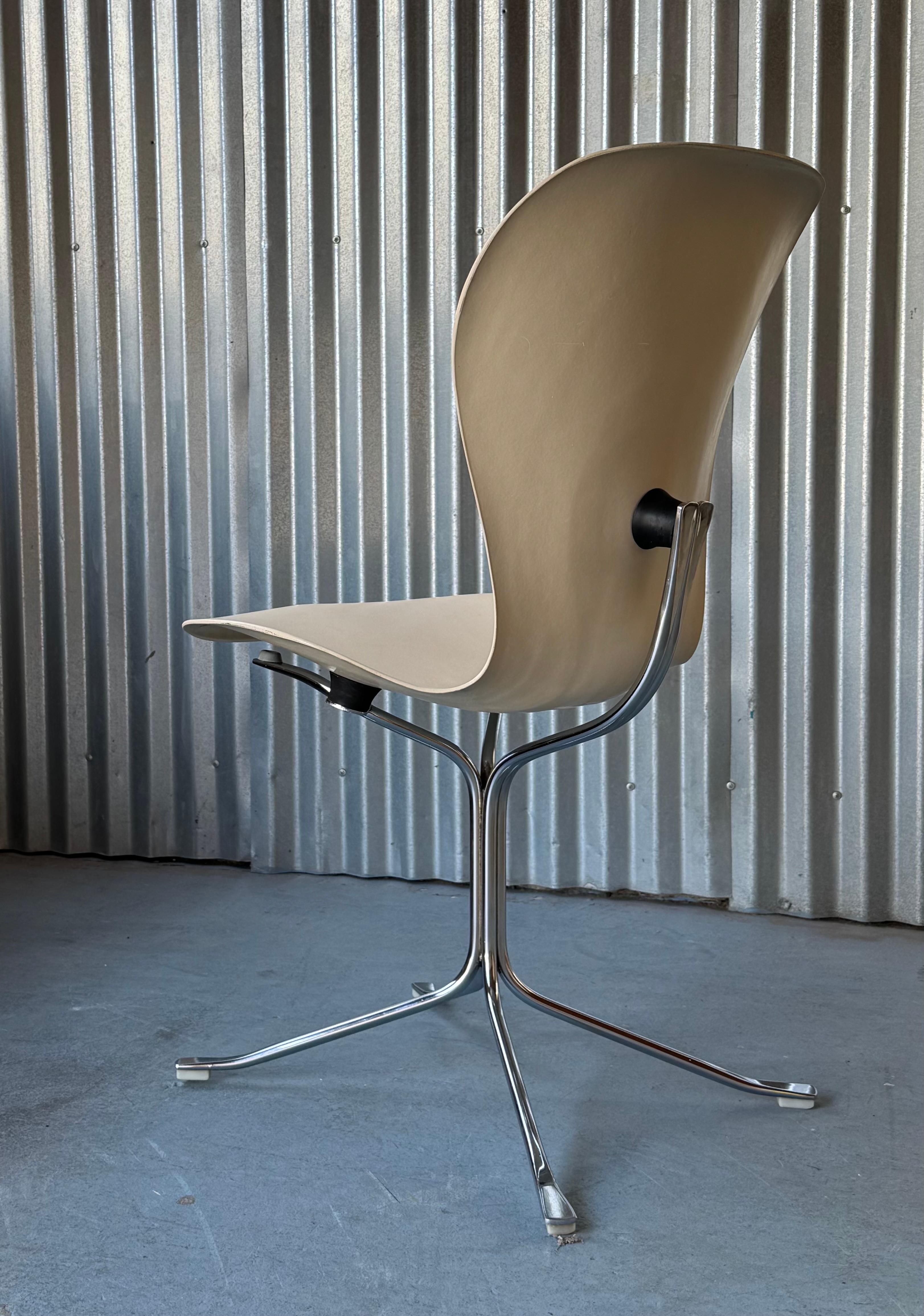 Fiberglas & Chrom Gideon Kramer 