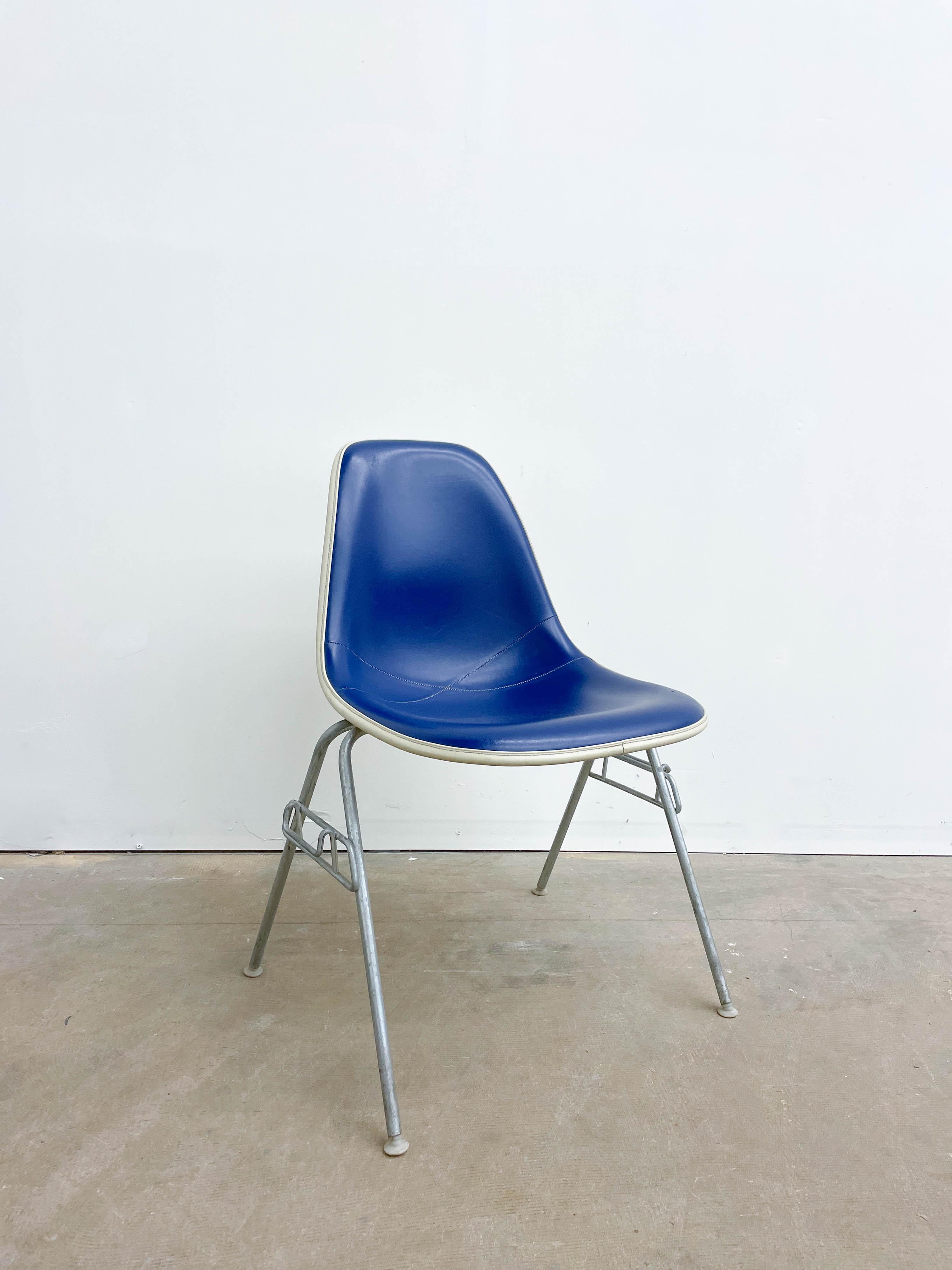Fiberglass Eames DSX Chair 4