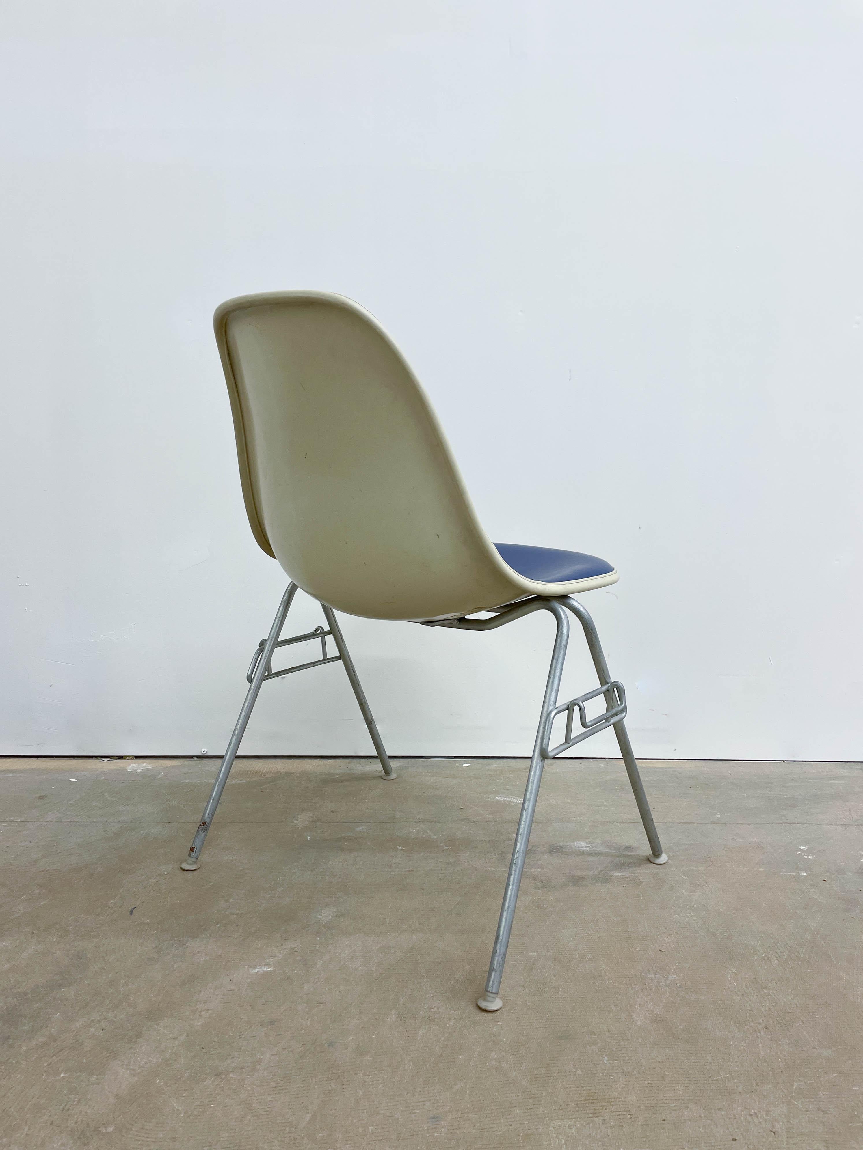 Mid-Century Modern Fiberglass Eames DSX Chair
