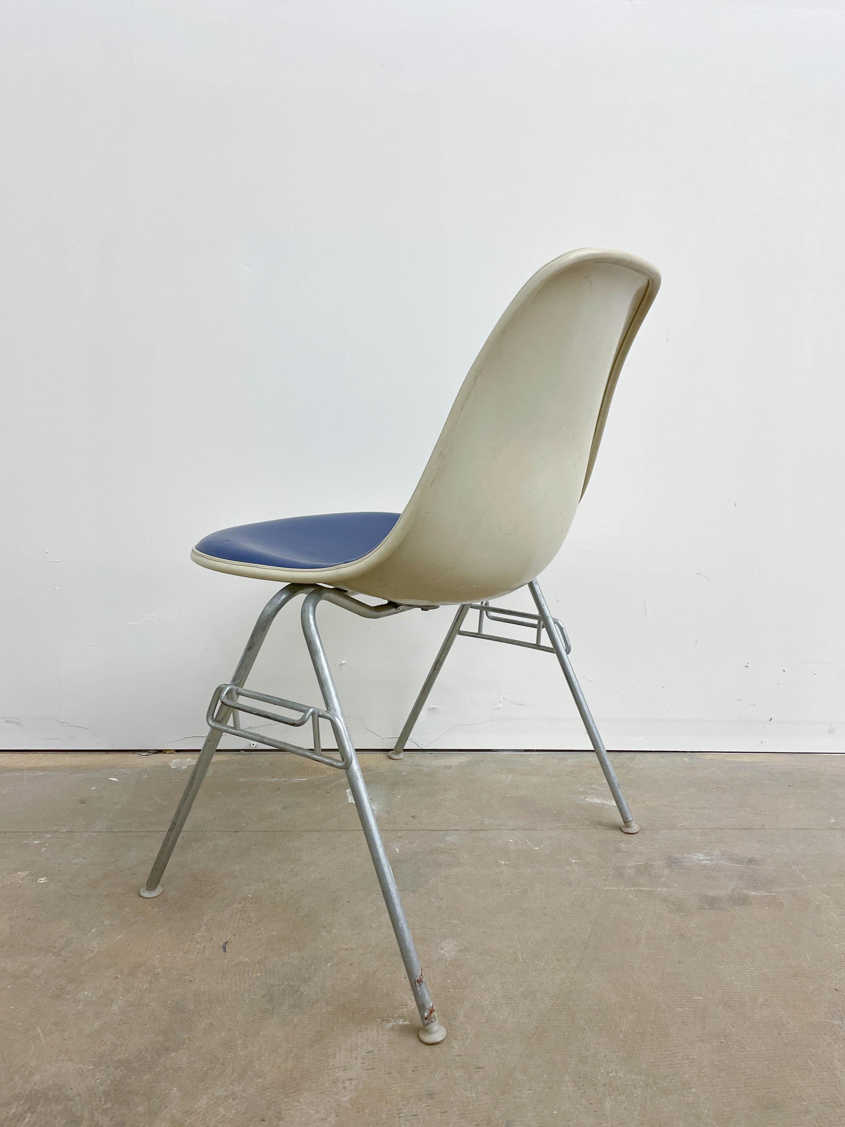Fiberglass Eames DSX Chair In Good Condition In Kalamazoo, MI
