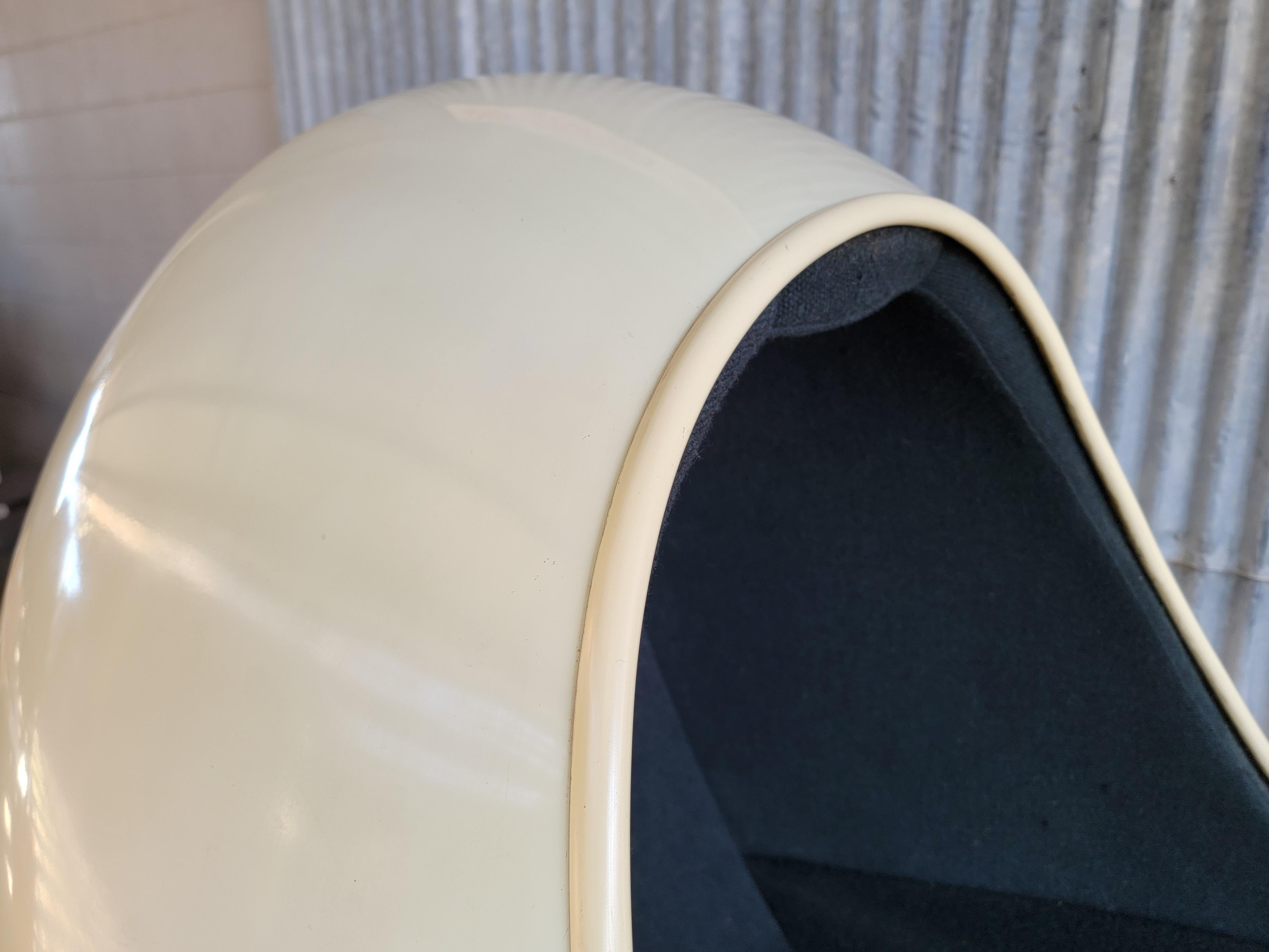 Silla Futurista Egg Lounge de la Era Espacial por Lee Company en venta 3