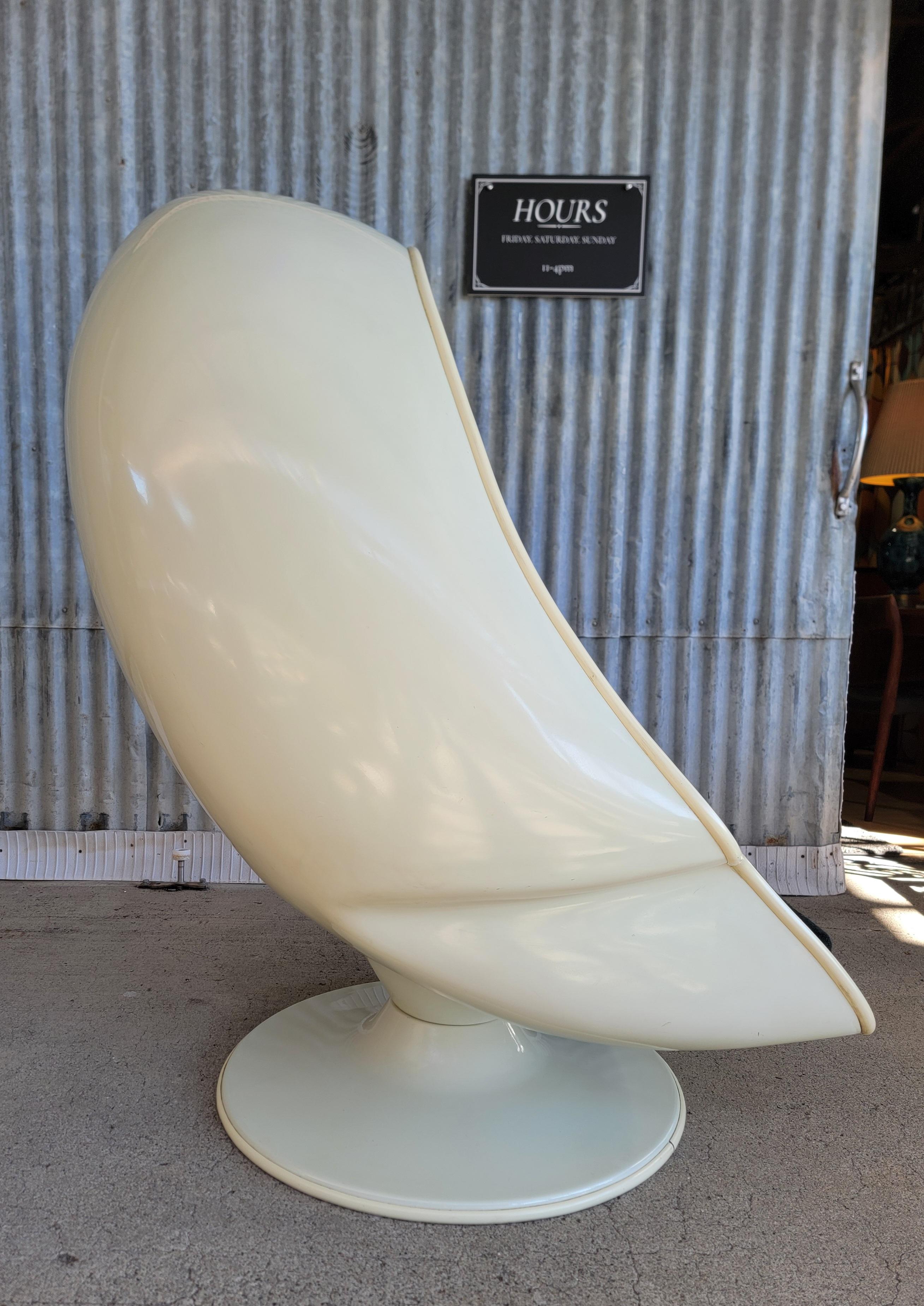Silla Futurista Egg Lounge de la Era Espacial por Lee Company Estadounidense en venta