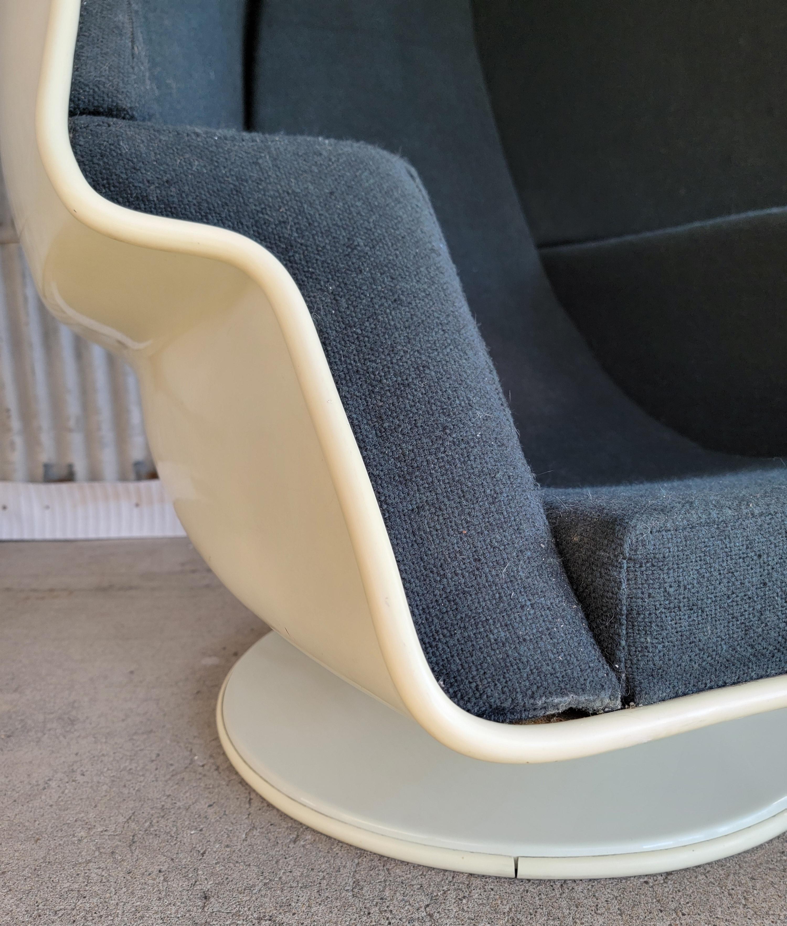 Silla Futurista Egg Lounge de la Era Espacial por Lee Company siglo XX en venta