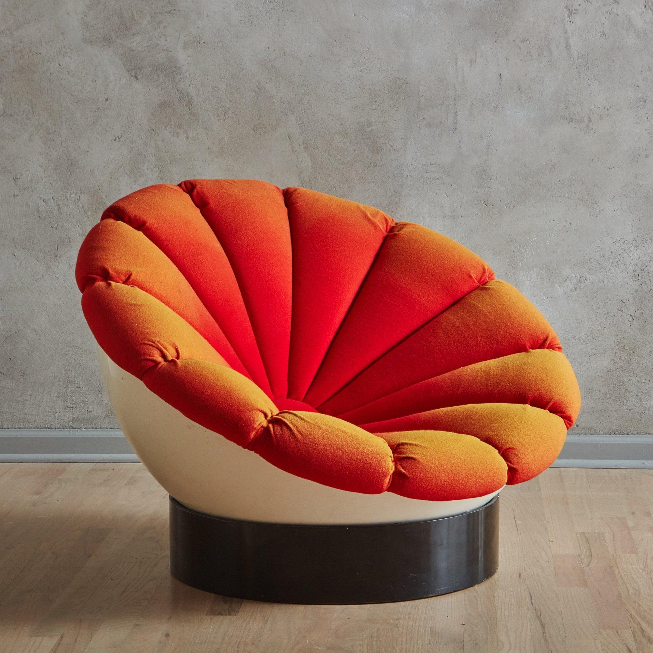 Space Age Fiberglass ‘Girasole’ Chair with Pillow by Luciano Frigerio, Italy 1960s For Sale