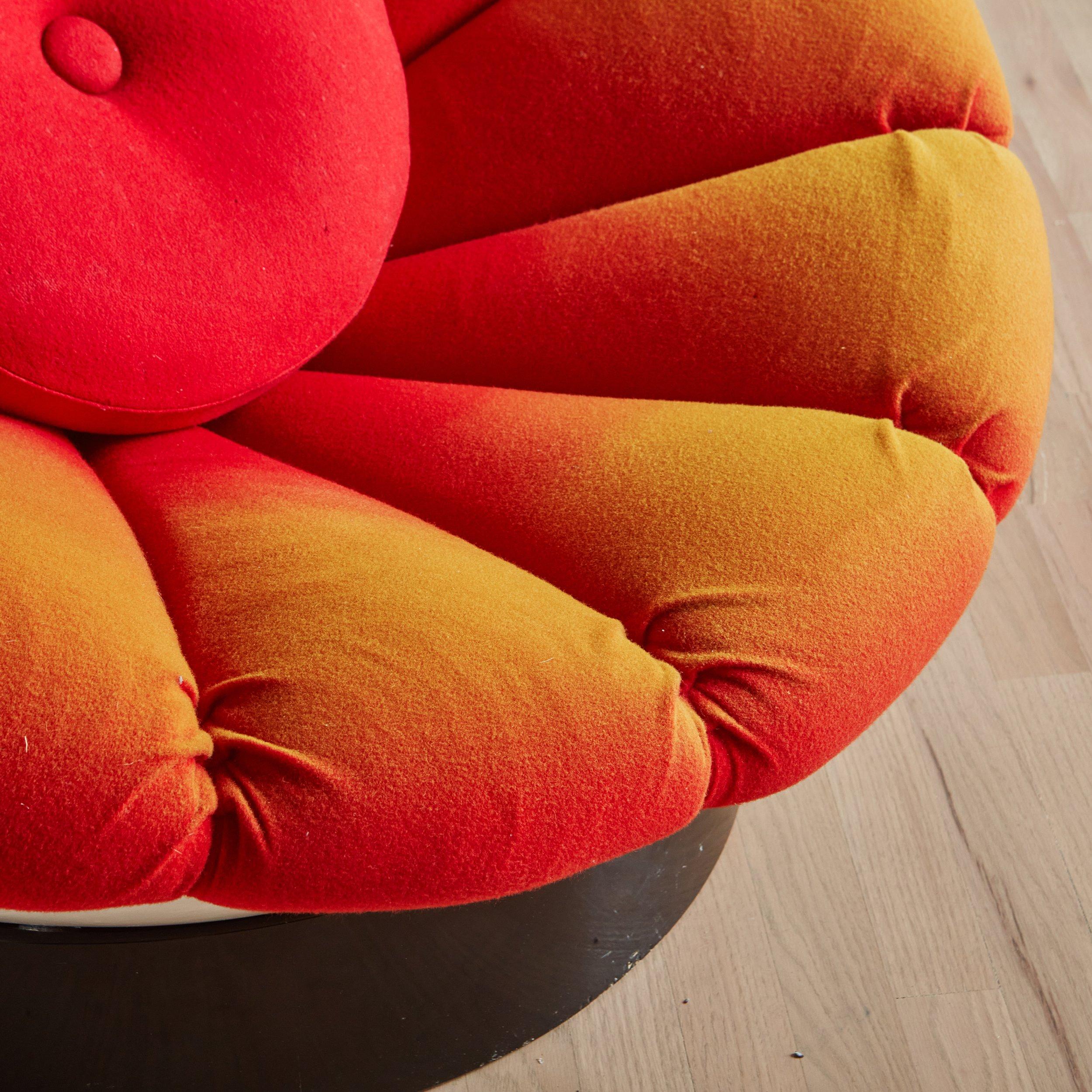 Upholstery Fiberglass ‘Girasole’ Chair with Pillow by Luciano Frigerio, Italy 1960s For Sale
