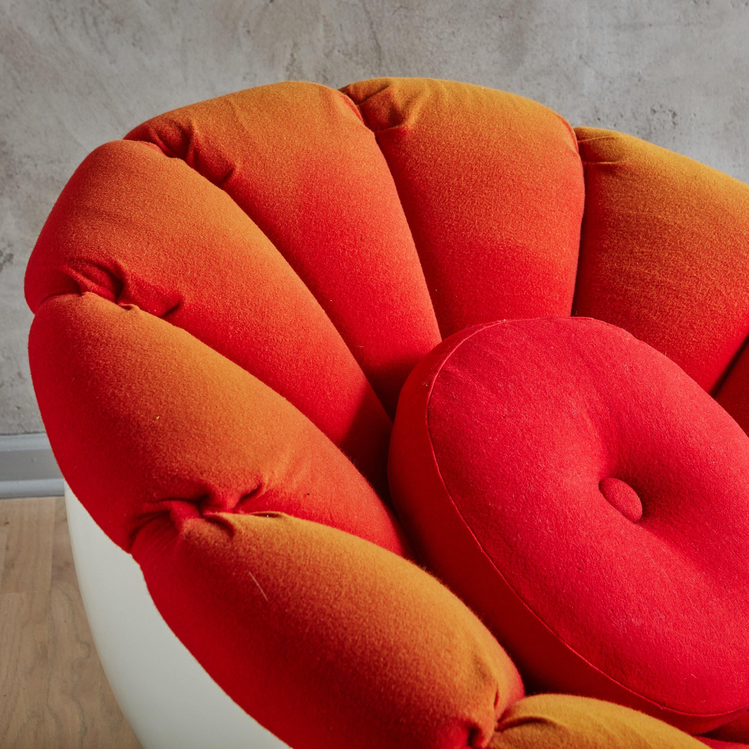 Fiberglass ‘Girasole’ Chair with Pillow by Luciano Frigerio, Italy 1960s For Sale 1