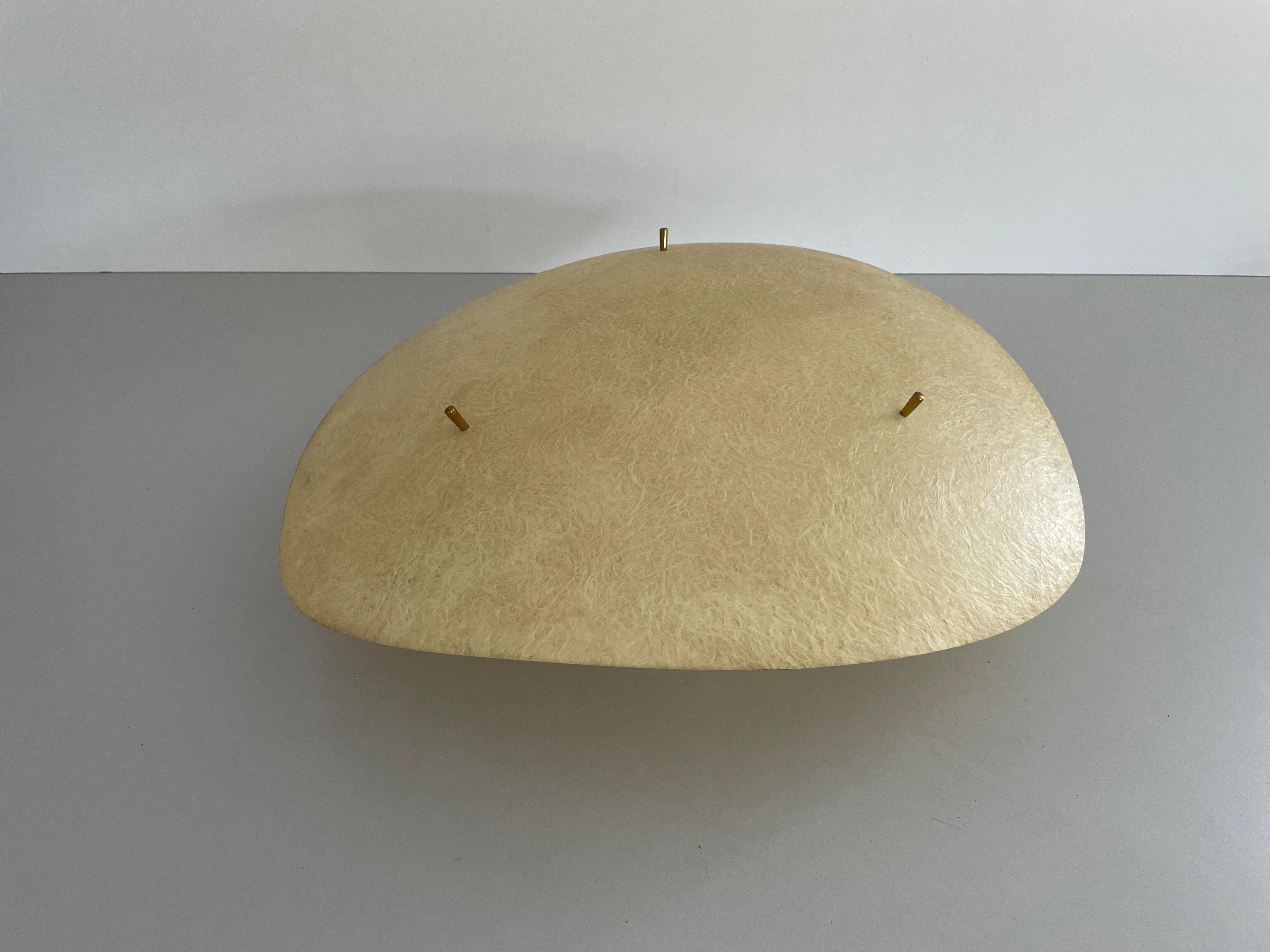 Lampada da soffitto a incasso grande in fibra di vetro, anni '60, Germania

Il paralume è in ottime condizioni vintage.

Questa lampada funziona con  3x lampadine E27. 
Cablato e adatto all'uso con 220V e 110V per tutti i paesi.

Misure:
Diametro: