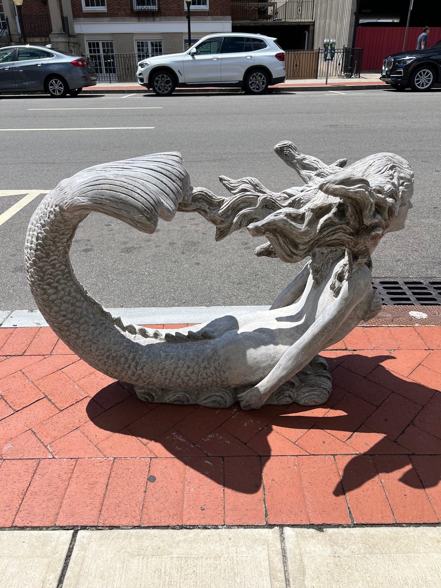 Calco Statua di sirena in fibra di vetro o base da tavolo decorativa in vendita