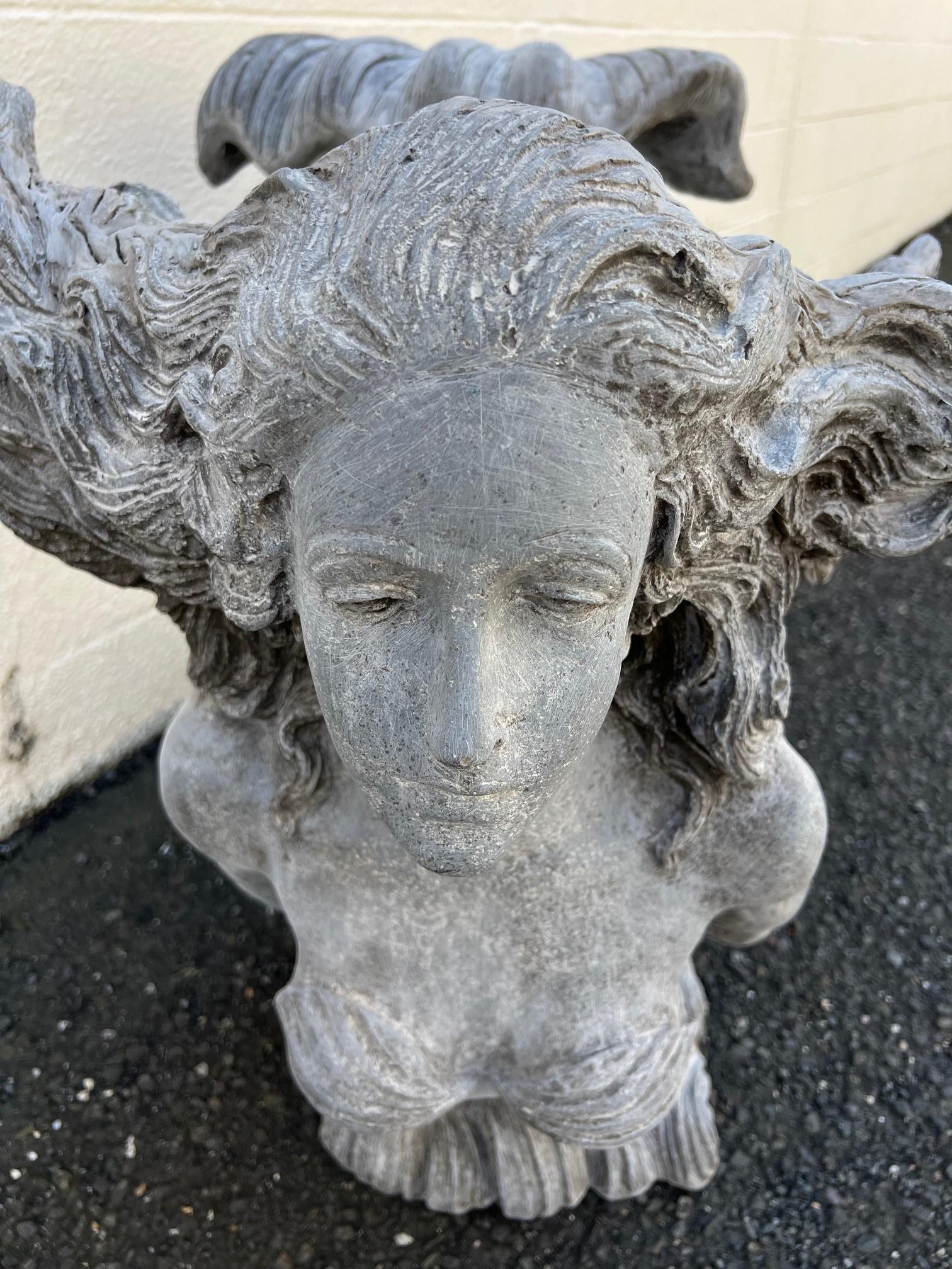 Vetroresina Statua di sirena in fibra di vetro o base da tavolo decorativa in vendita