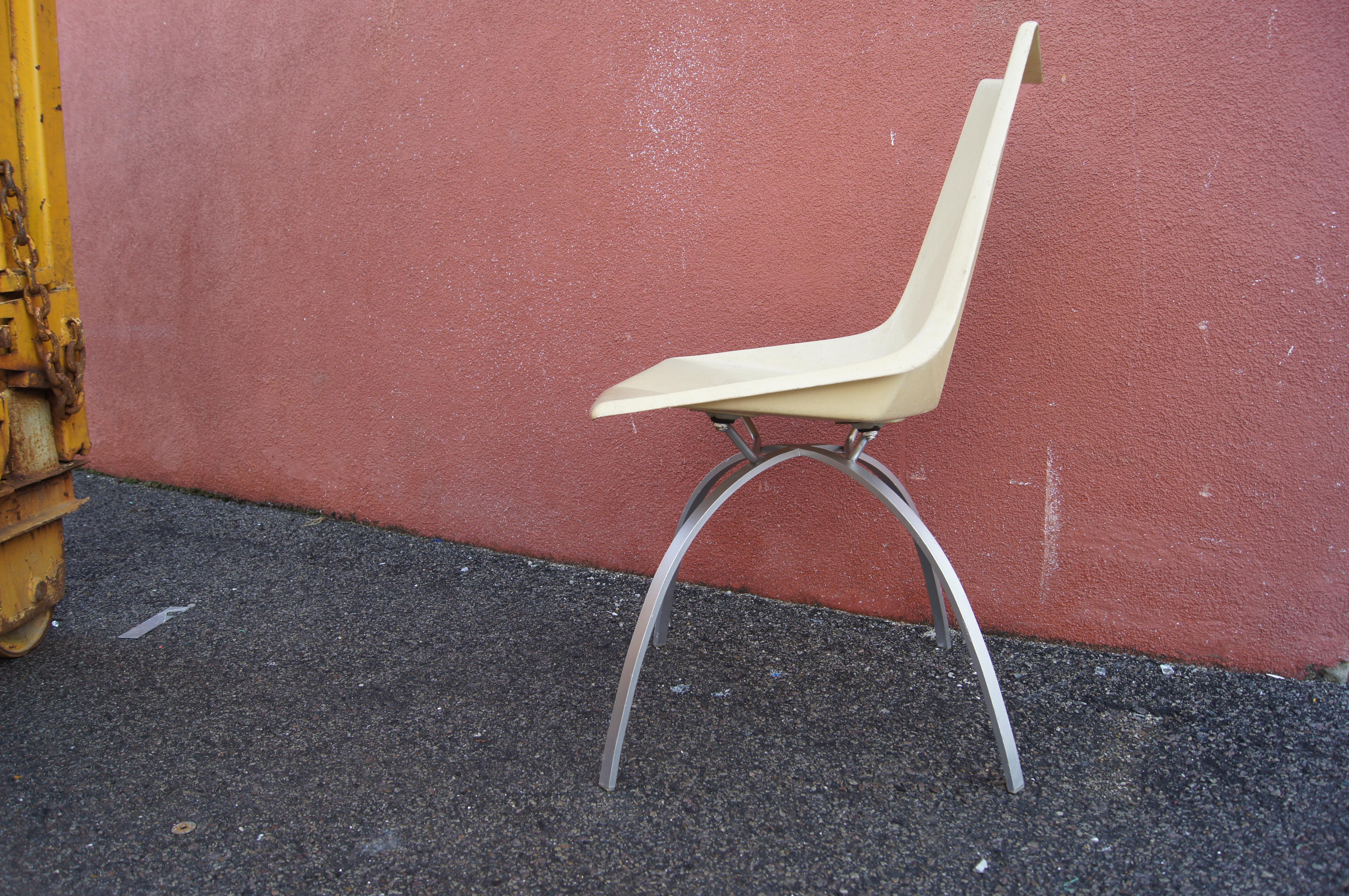 American Fiberglass Origami Chair on Spider Base by Paul McCobb for St. John For Sale