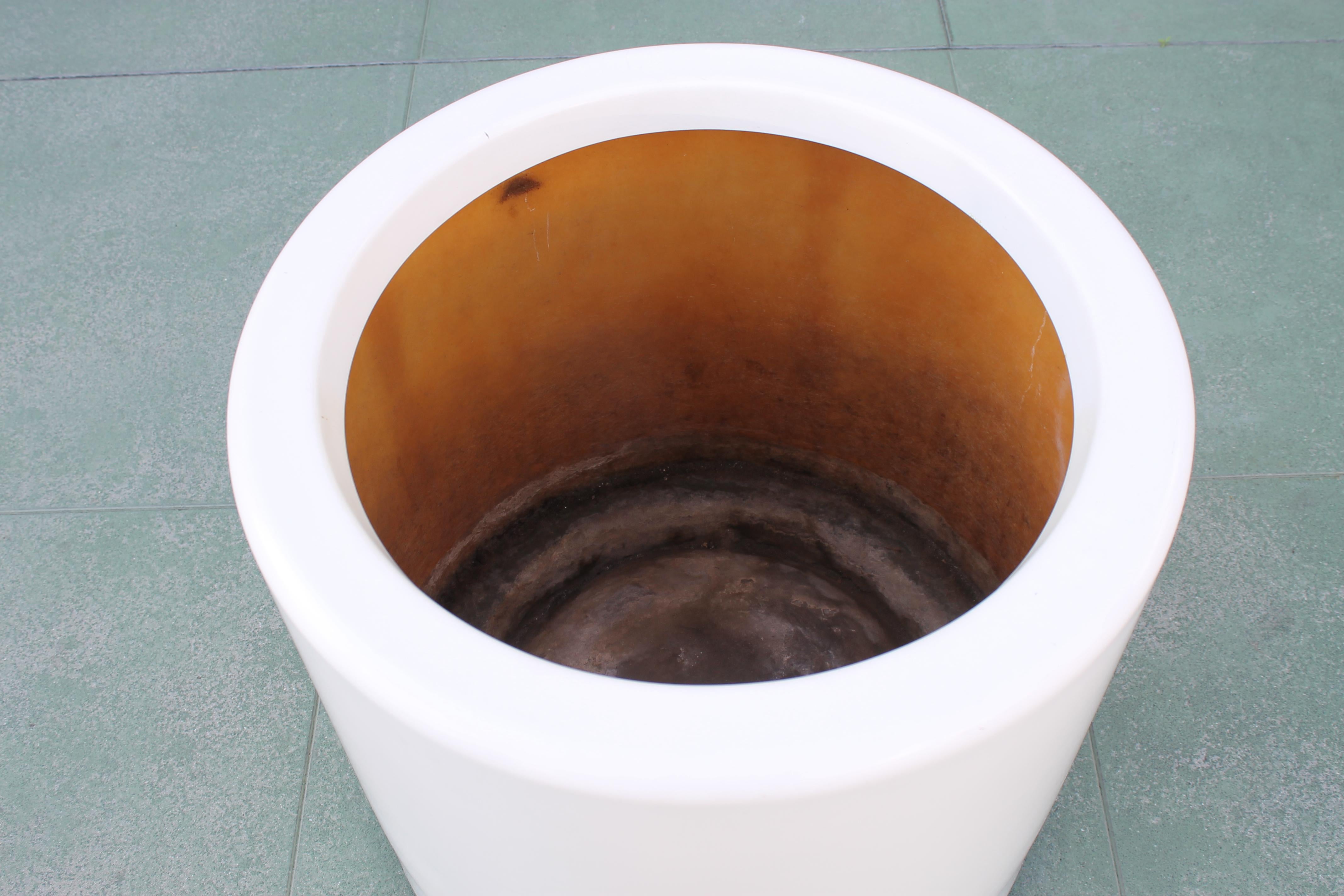 Large fiberglass planter by Smokador, Roselle, N.J. 07203. Planter is incredibly clean considering its age. Planter measures: 23.5