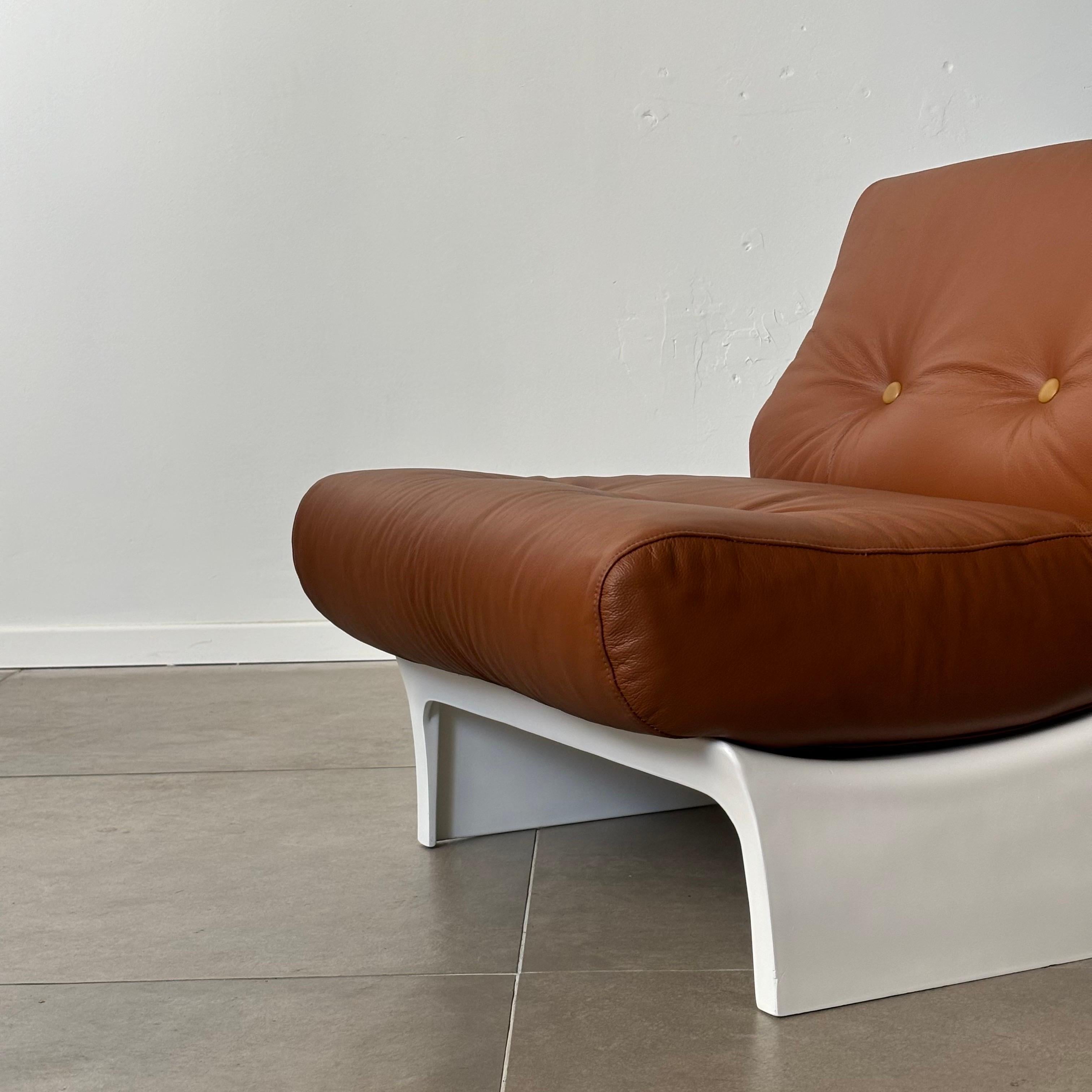 Fiberglass Scoop Lounge Chair by Ernst Moeckl, crafted in Germany 1960s In Excellent Condition In Tel Aviv-Yafo, Tel Aviv District