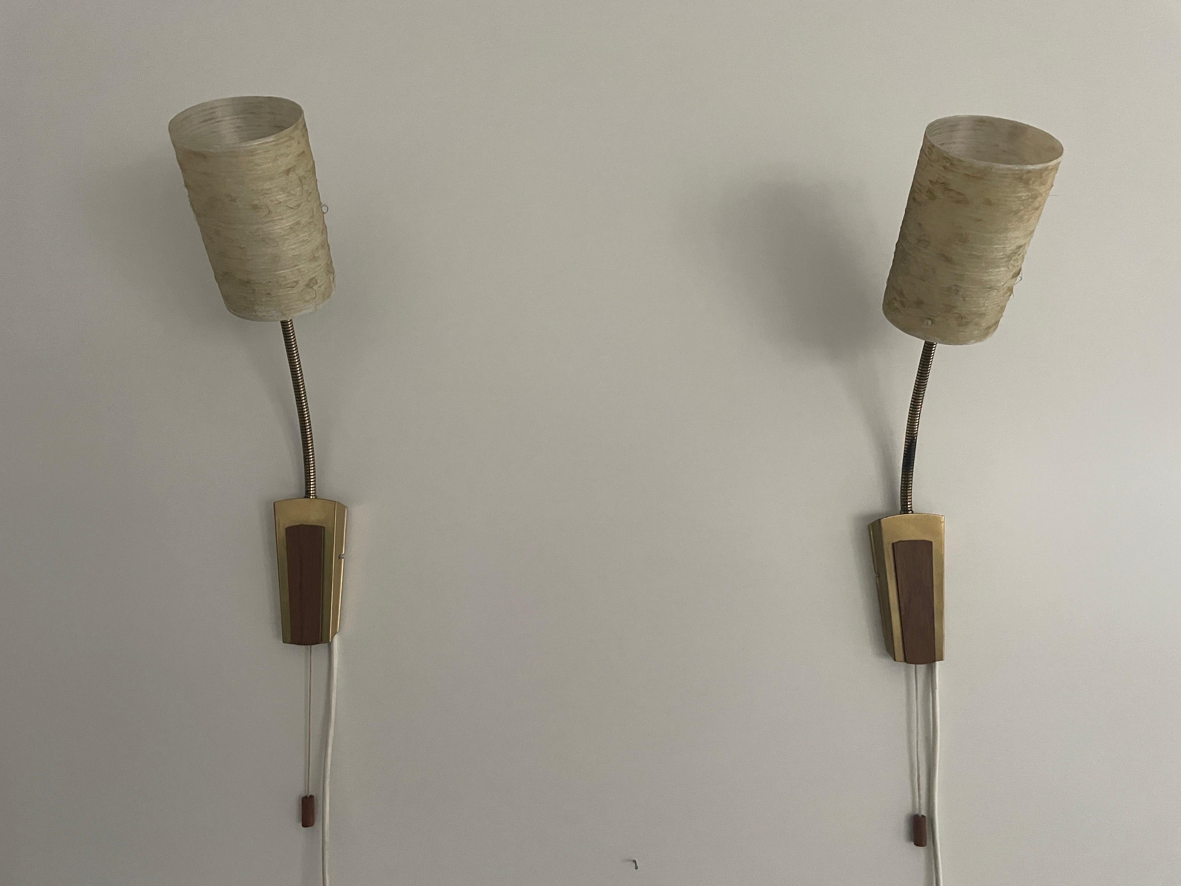 Gooseneck-Wandleuchter mit Glasfaserschirm, 1960er Jahre, Deutschland

Sehr elegante und minimalistische Wandlampen
Die Lampe ist in sehr gutem Zustand.


Diese Lampen funktionieren mit E14 Standard-Glühbirnen. 
Verkabelt und für den Einsatz in