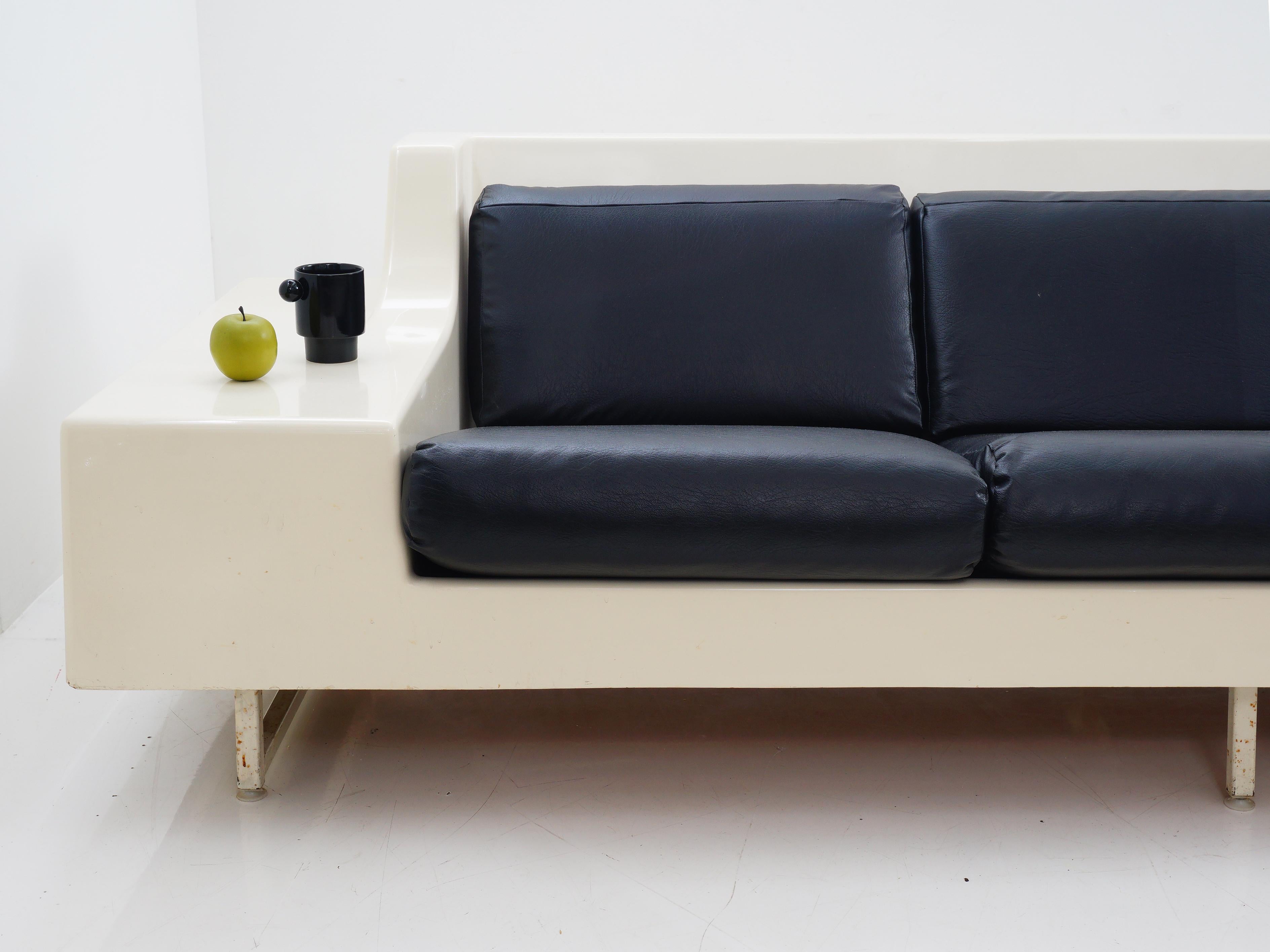 Fiberglass Sofa by Homecrest, 1965 4