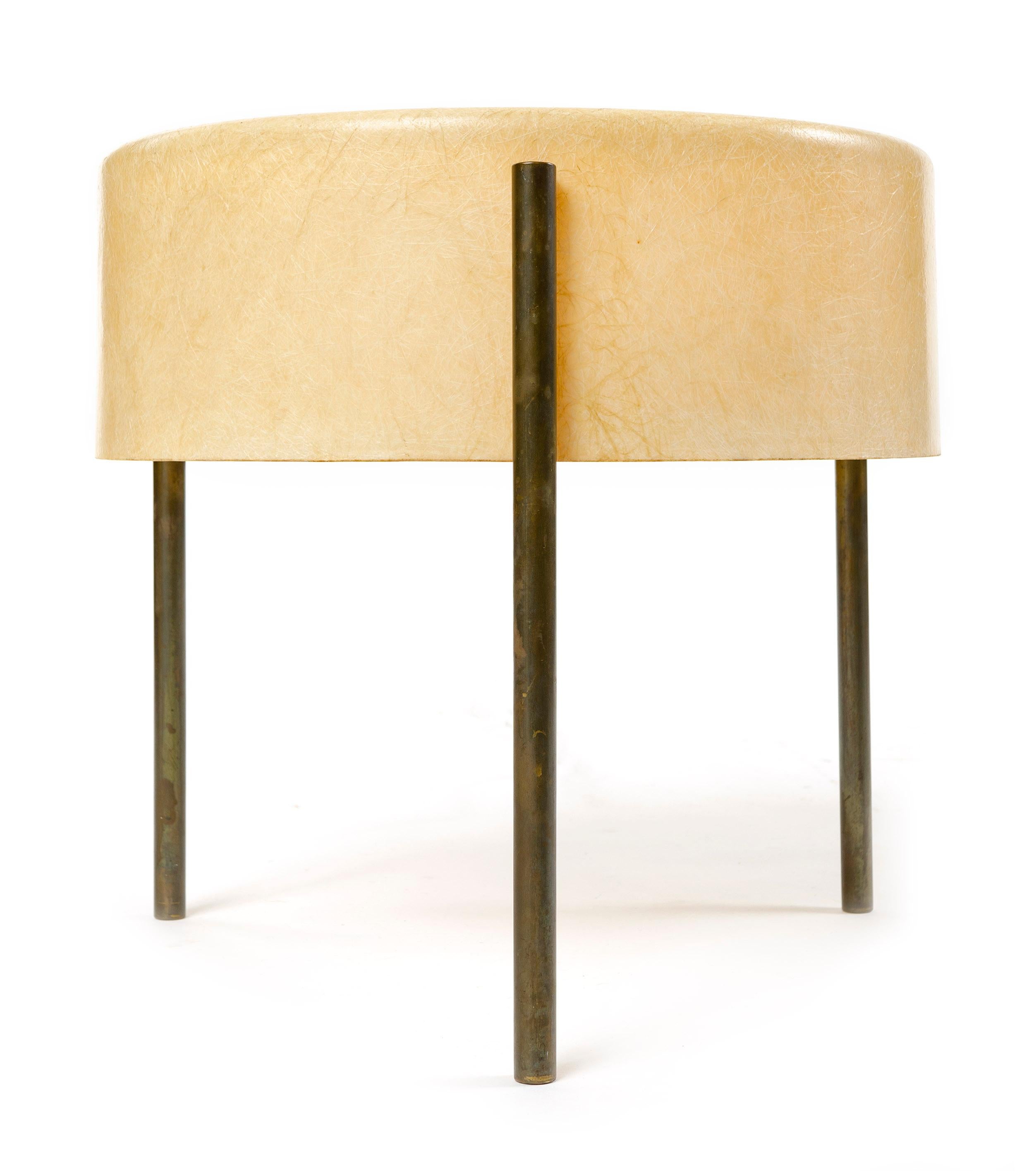 A Mid-Century Modern molded fiberglass shade supported by three (3) brass legs. Designed by Bill Lam, manufactured in the USA, 1950s.
Model 'LL-130'.
