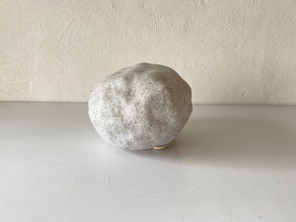 Fiberglass Table Lamp in Stone Form by Heito, 1980s, Germany In Excellent Condition For Sale In Hagenbach, DE