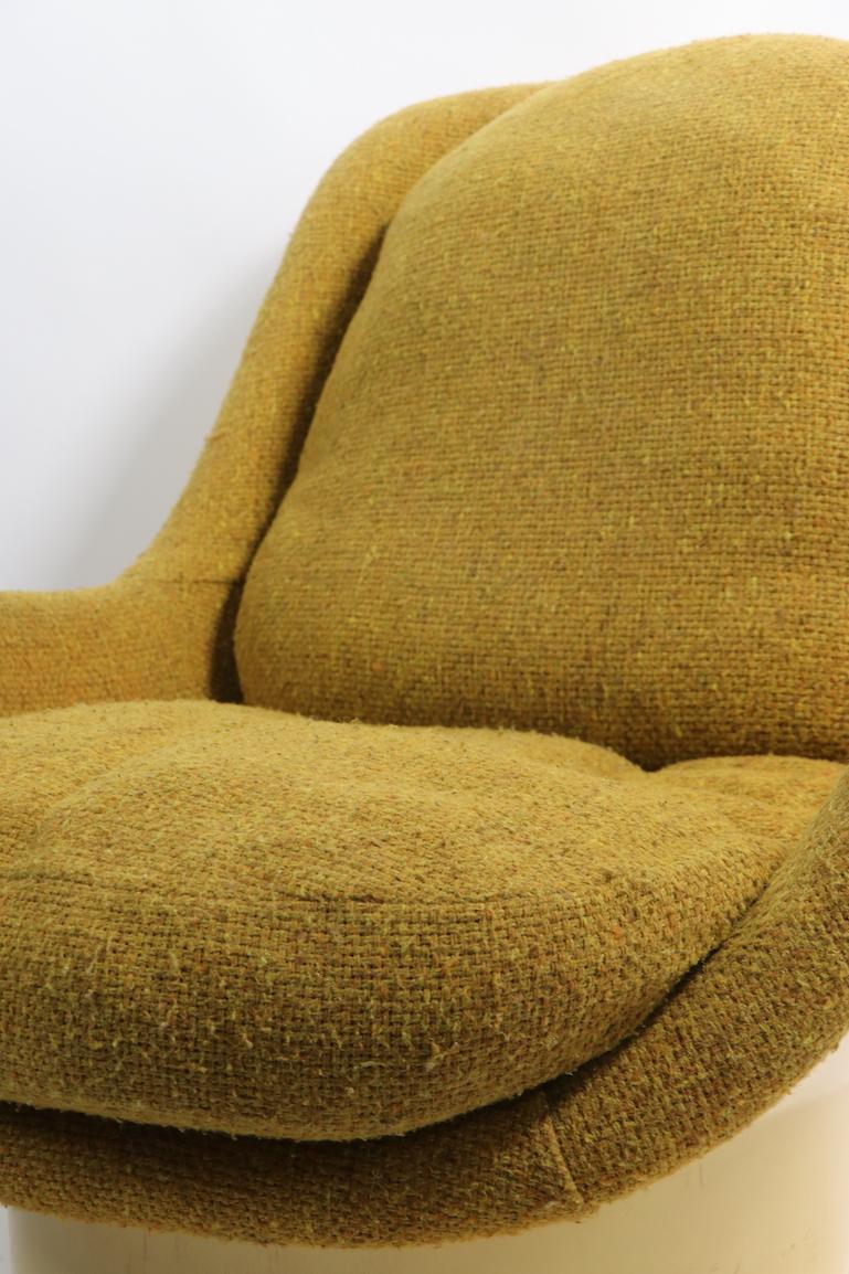 Fiberglass Upholstered Swivel Tilt Lounge Chair by Buaghman for Thayer Coggin 2