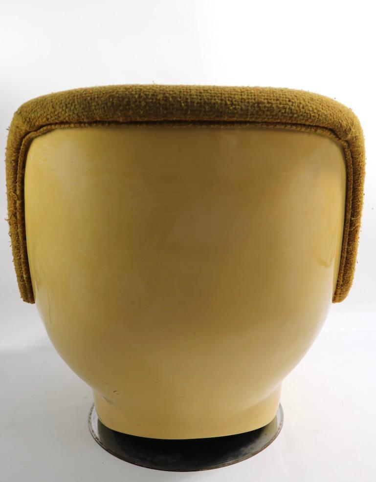 20th Century Fiberglass Upholstered Swivel Tilt Lounge Chair by Buaghman for Thayer Coggin For Sale