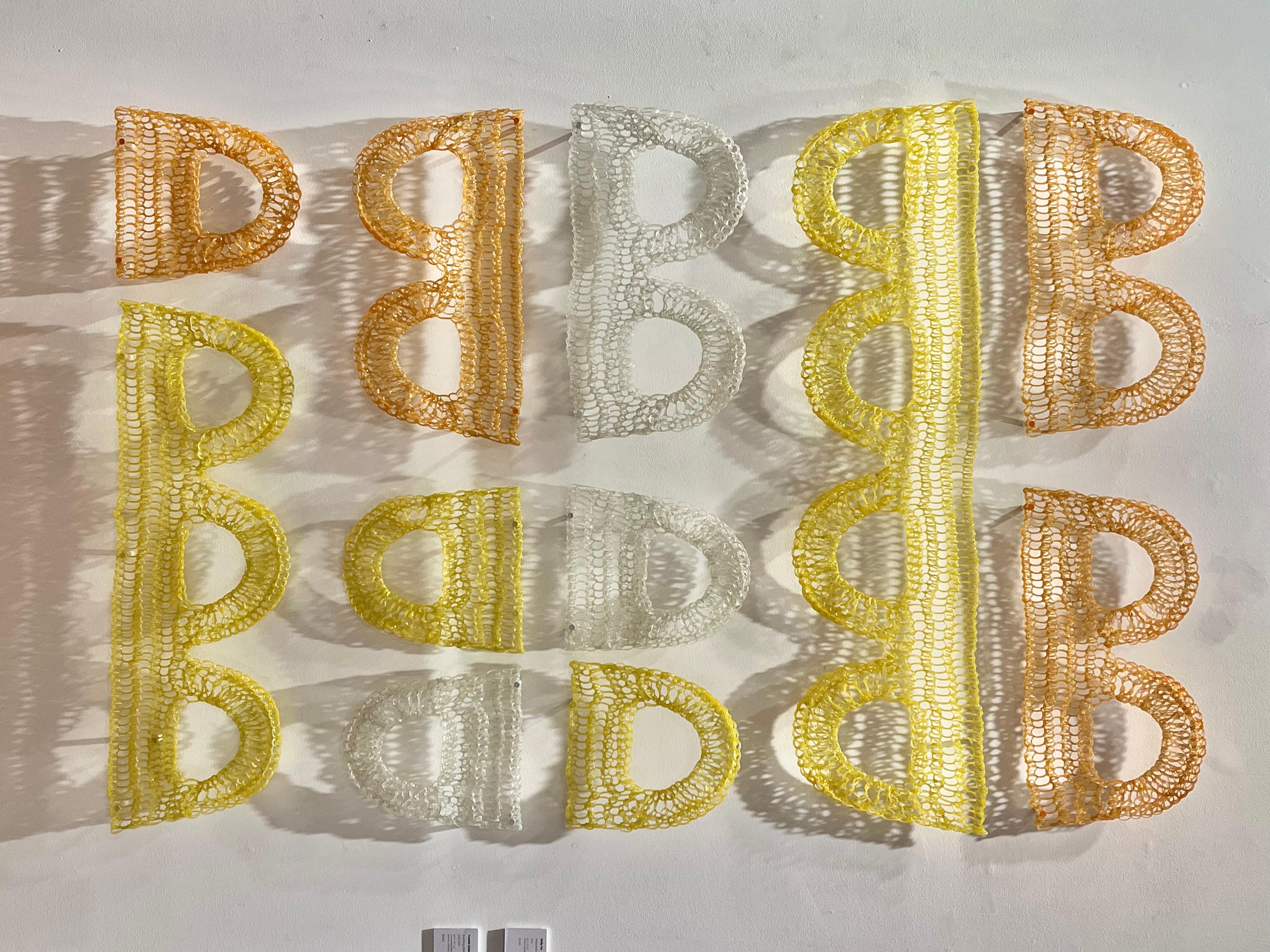 Wandskulptur aus Fiberglas von Yvette Kaiser Smith (21. Jahrhundert und zeitgenössisch) im Angebot