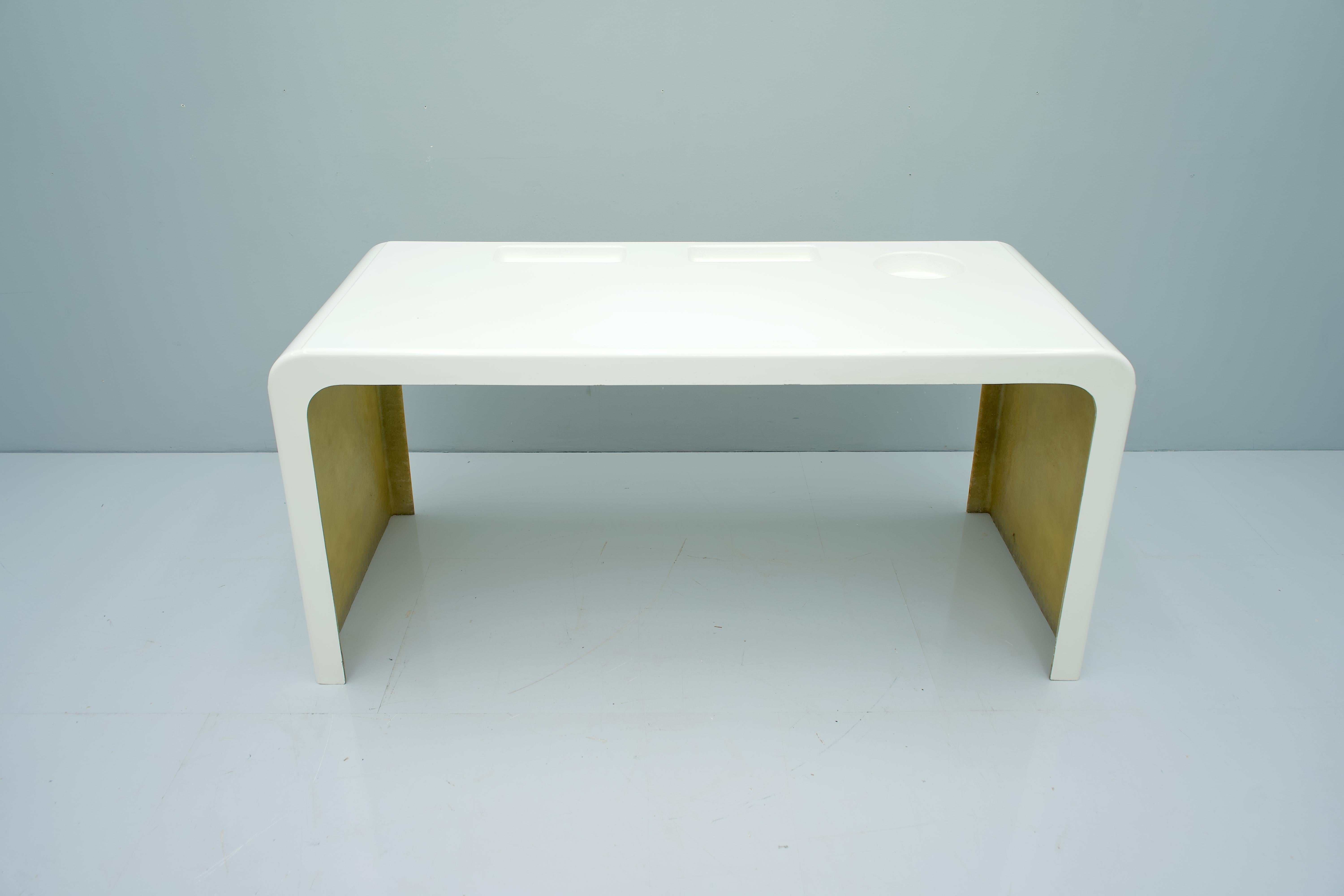 Fiberglass Writing Desk, Germany, 1960s In Good Condition For Sale In Frankfurt / Dreieich, DE