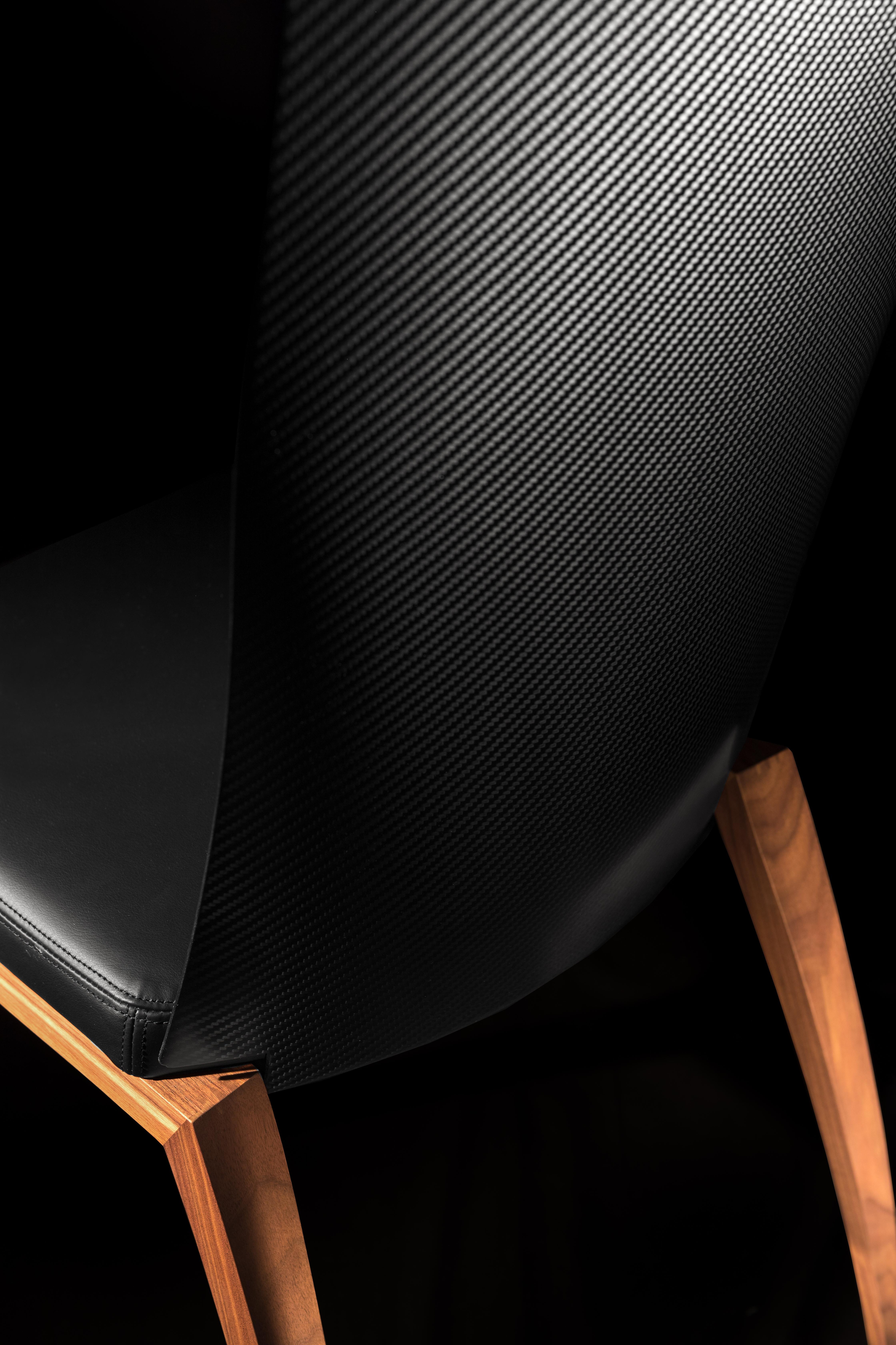 Fibra Chair, Design Chair in Carbon Fiber and Canaletto Walnut, Made in Italy For Sale 2