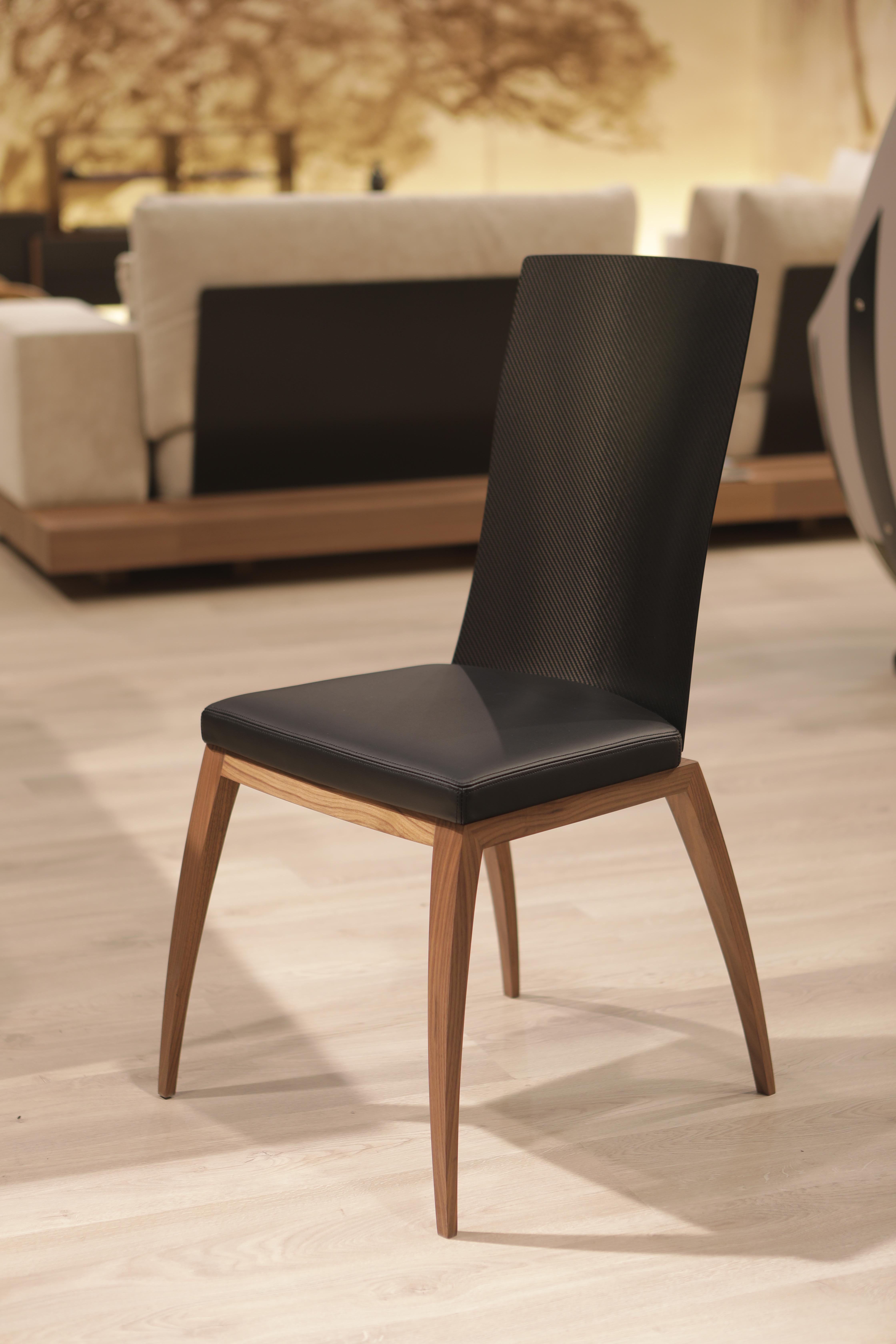 Fibra Chair, Design Chair in Carbon Fiber and Canaletto Walnut, Made in Italy For Sale 7