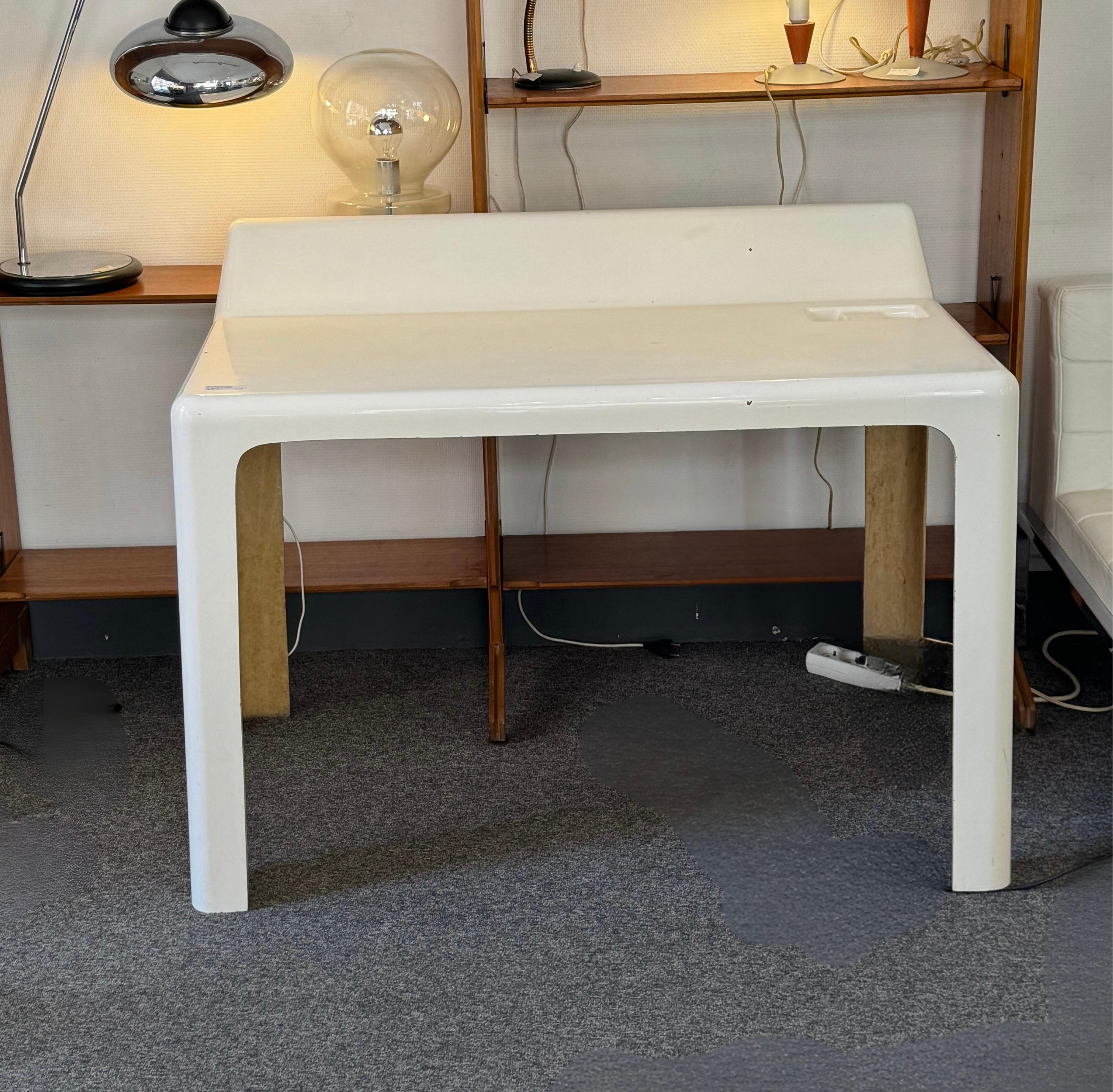 Fibreglass Desk by Patrick Gingembre circa 1970s Space Age Design 3
