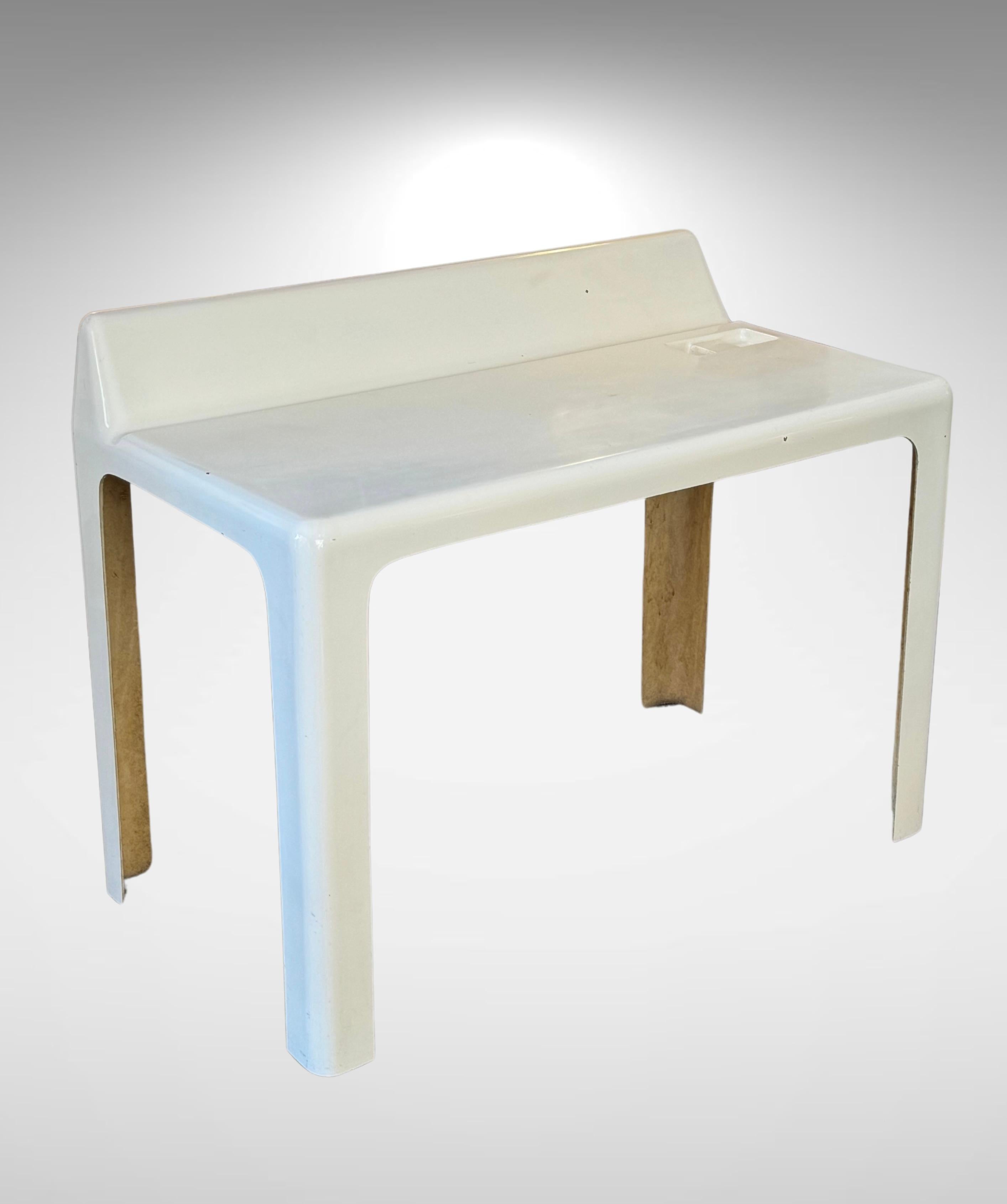 Fibreglass Desk by Patrick Gingembre circa 1970s Space Age Design 5