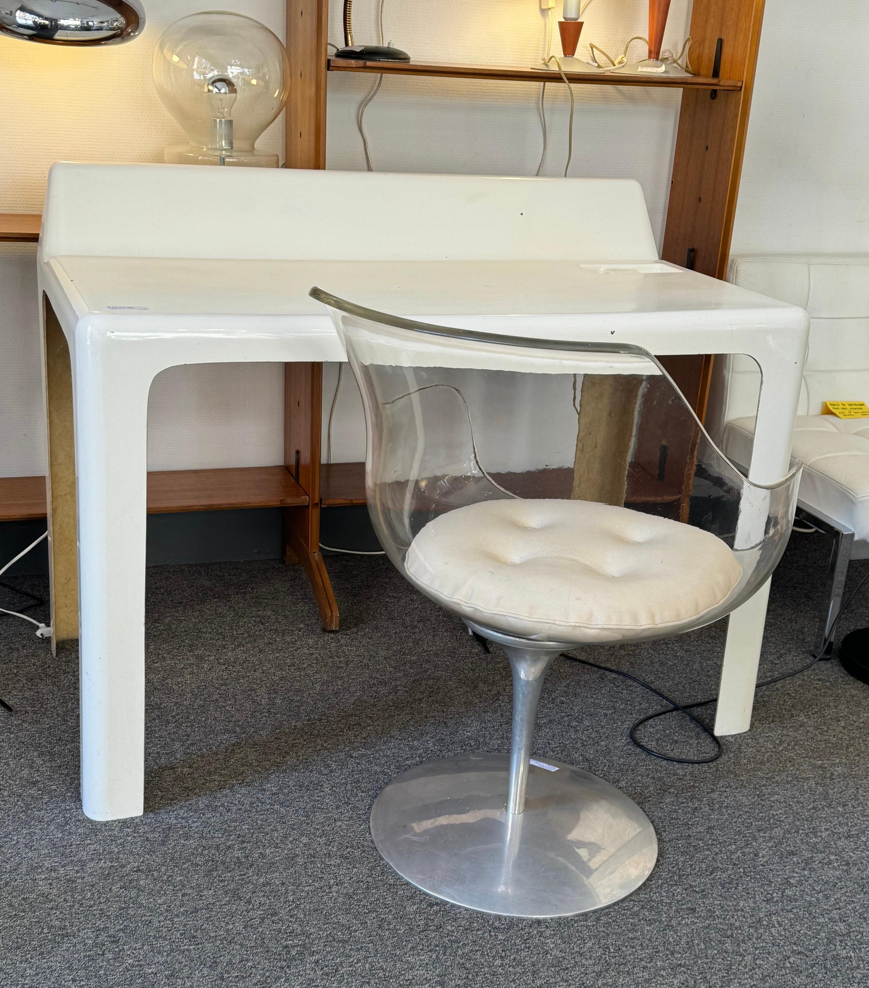 Fibreglass Desk by Patrick Gingembre circa 1970s Space Age Design 2